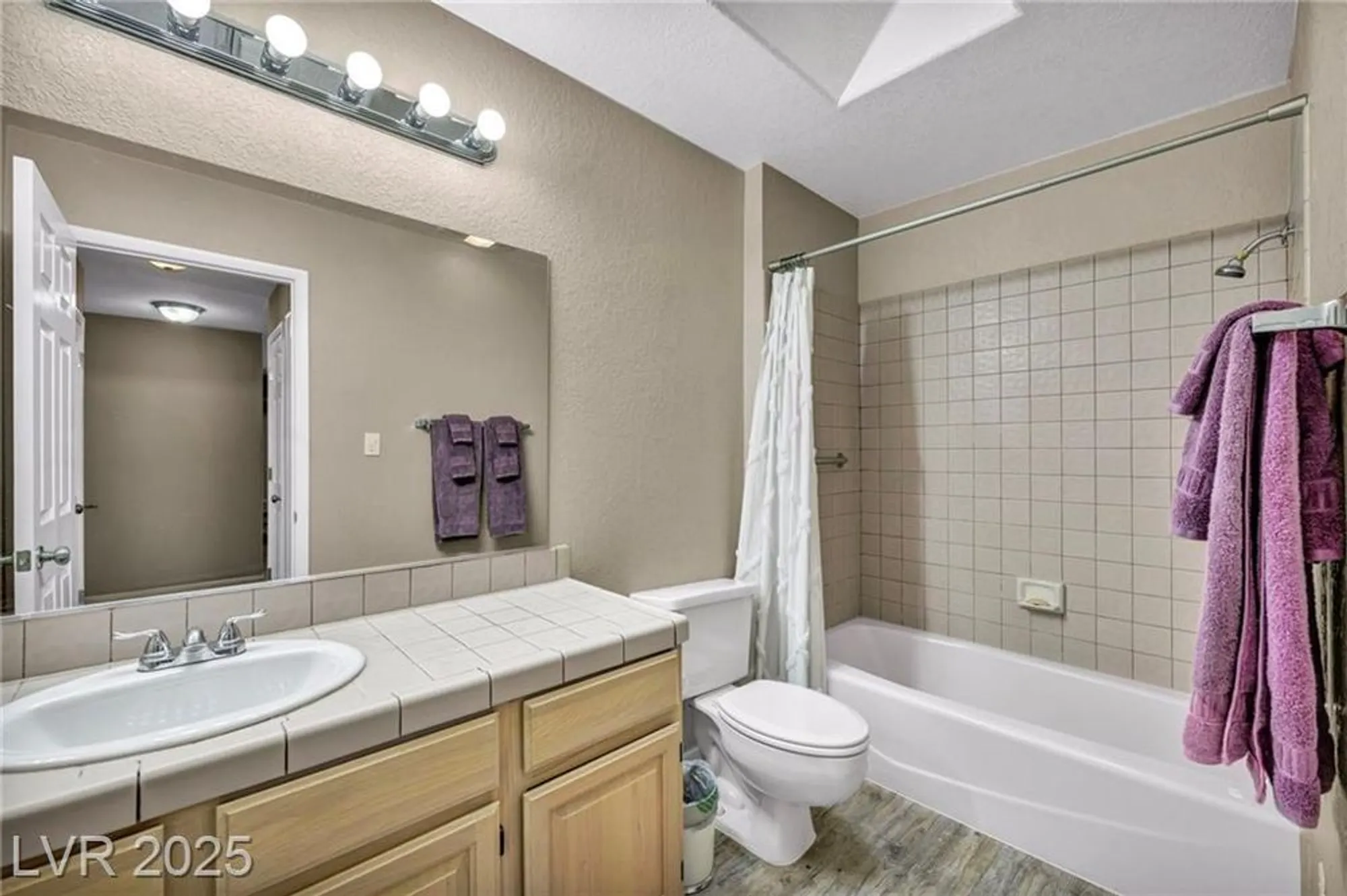 Property Slideshow image 24 of 44 | 2851 s valley view blvd unit 1025, Las Vegas, NV, 89102