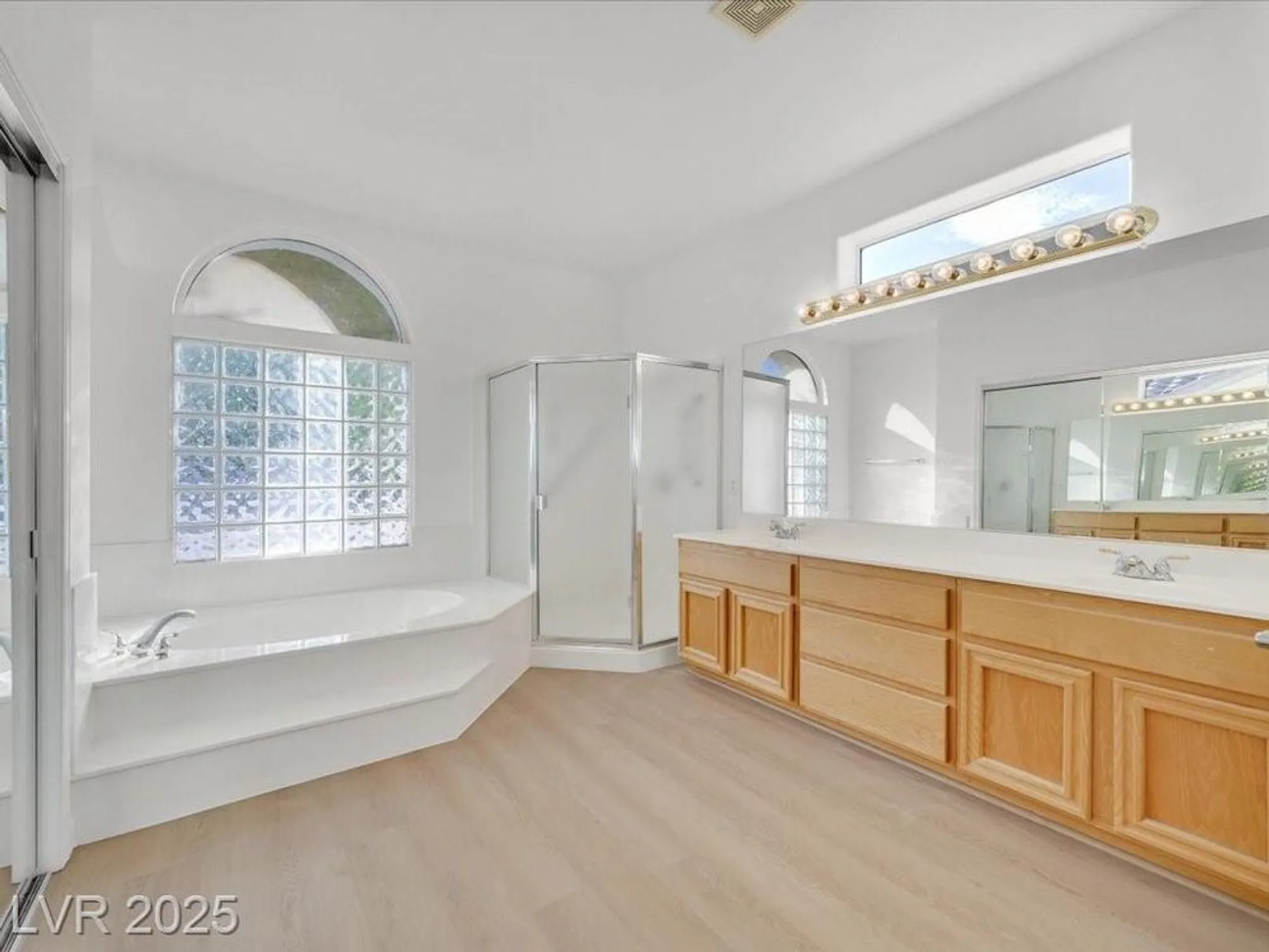 Property Slideshow image 14 of 37 | 2582 hayesville ave, Henderson, NV, 89052