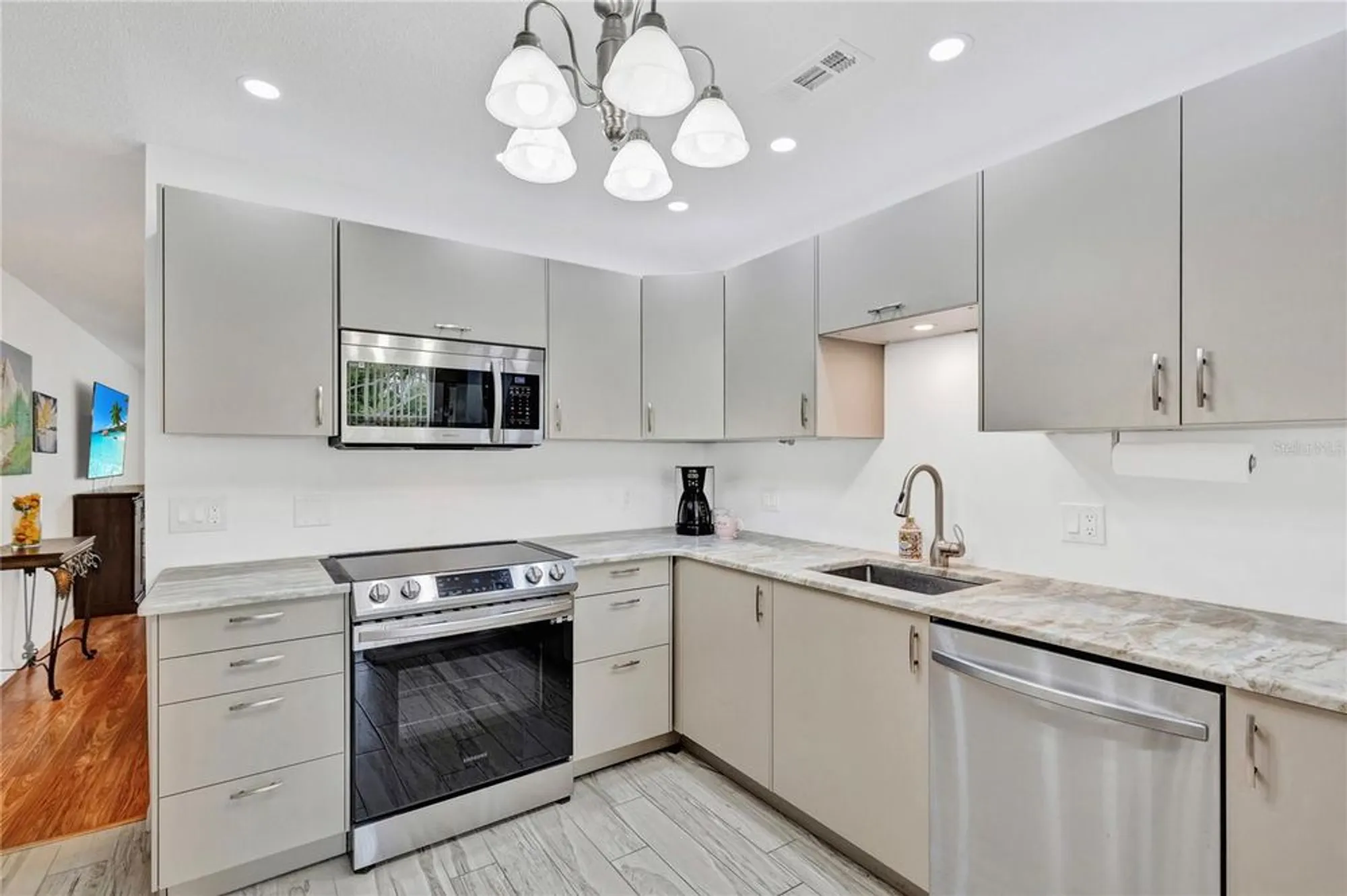 Property Slideshow image 12 of 38 | 2463 brazilia dr apt 31, Clearwater, FL, 33763