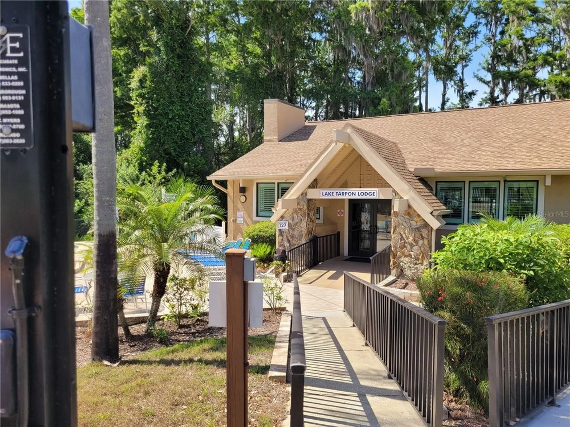 Property Slideshow image 20 of 23 | 946 madrid dr, Palm Harbor, FL, 34684