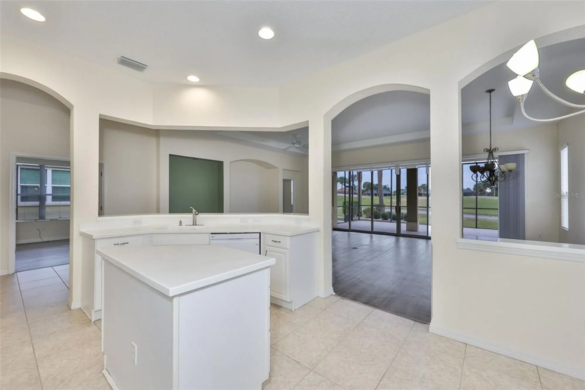 Property Slideshow image 16 of 41 | 1043 regal manor way, Sun City Center, FL, 33573