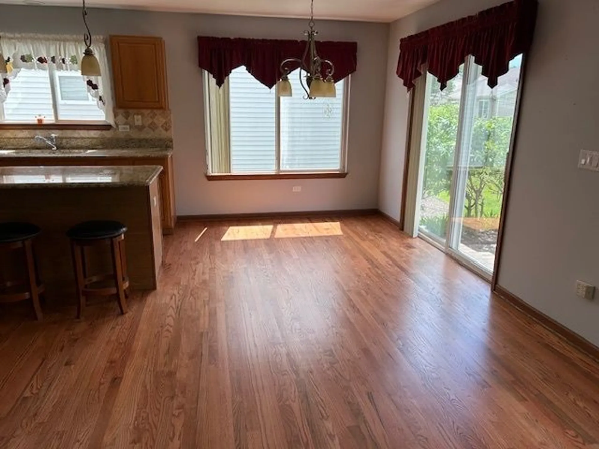 Property Slideshow image 12 of 67 | 13804 s ironwood dr, Plainfield, IL, 60544