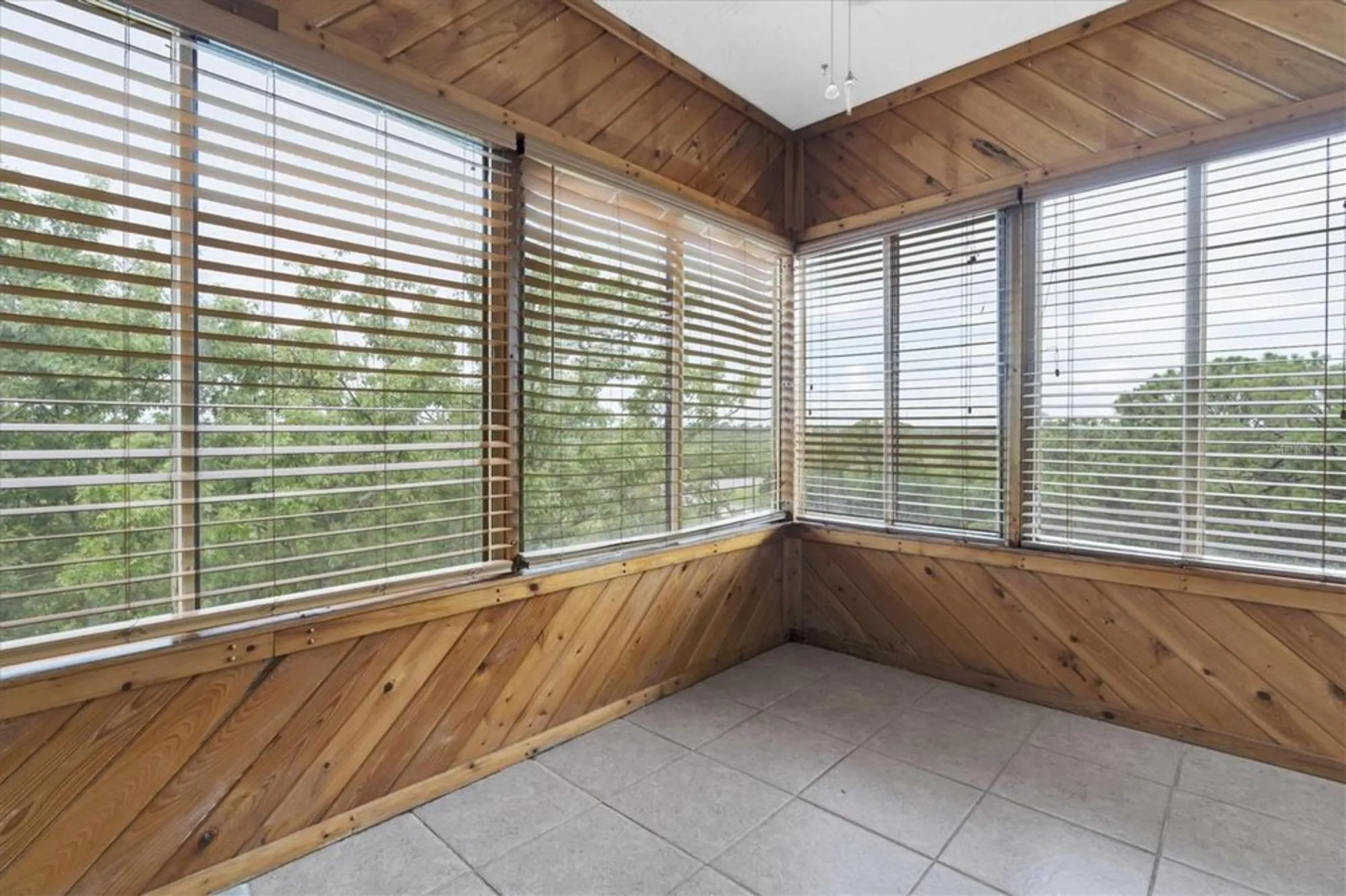 Property Slideshow image 16 of 48 | 8198 terrace garden dr n unit 511, Saint Petersburg, FL, 33709