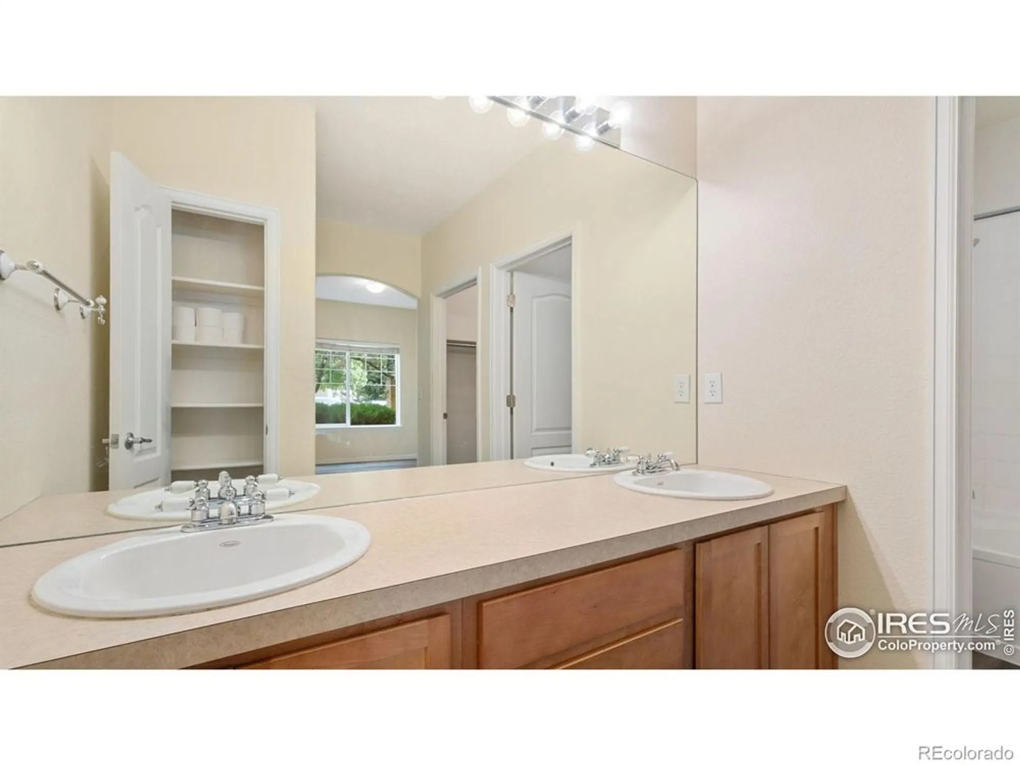 Property Slideshow image 7 of 14 | 4655 hahns peak dr 101, Loveland, CO, 80538