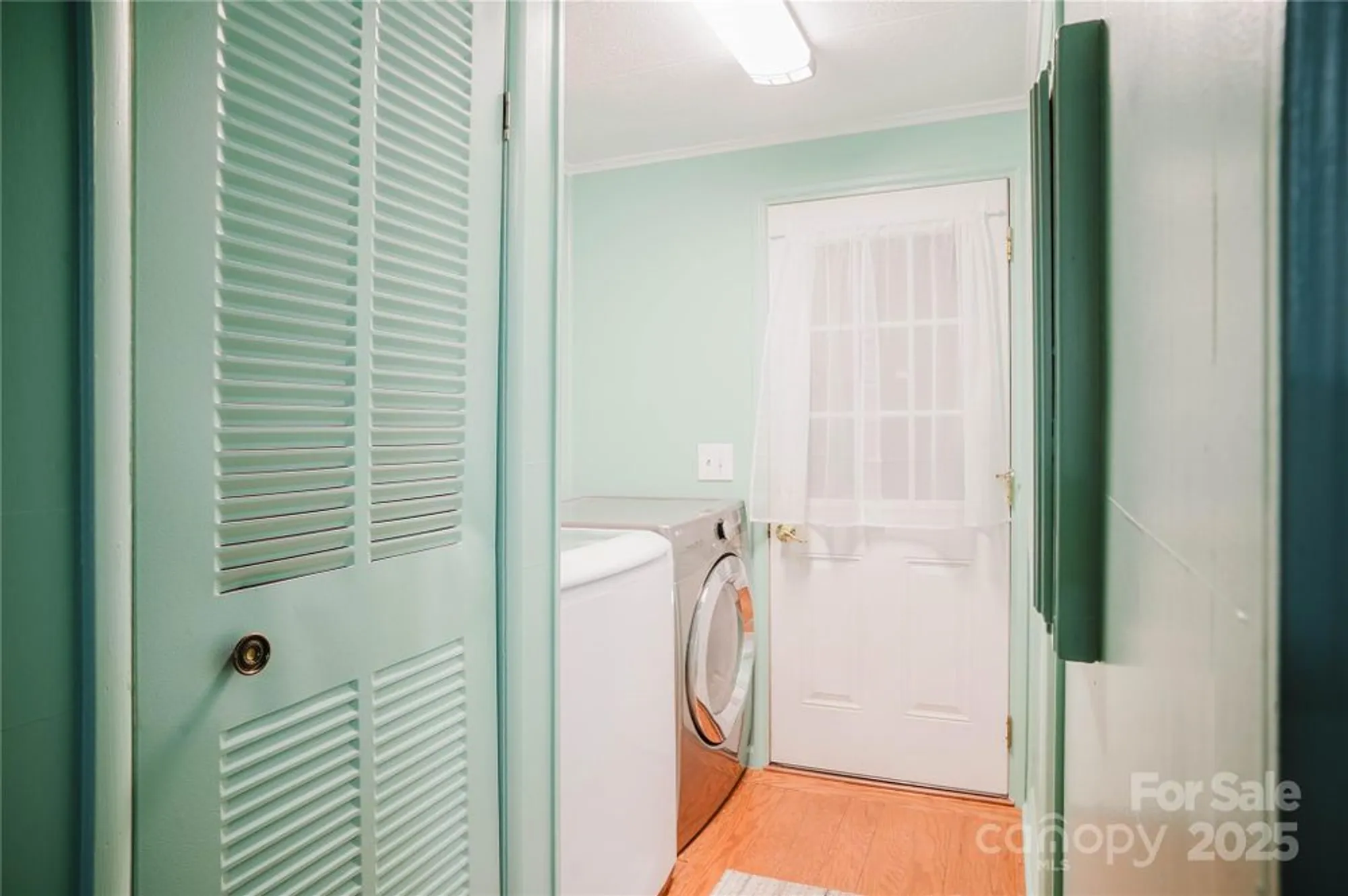 Property Slideshow image 22 of 34 | 402 deerfield ct, Hendersonville, NC, 28792