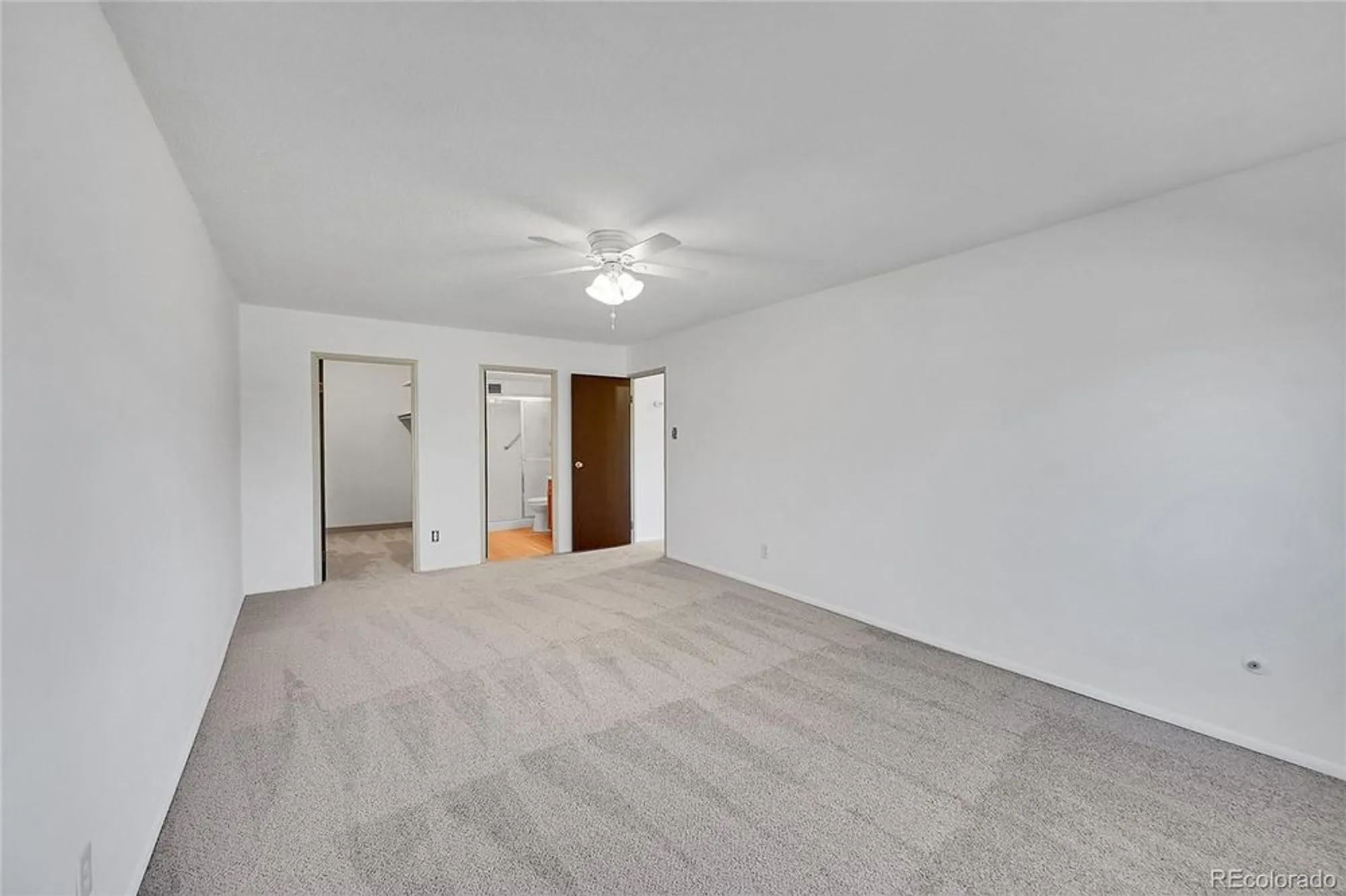 Property Slideshow image 7 of 20 | 3022 s wheeling way apt 205, Aurora, CO, 80014