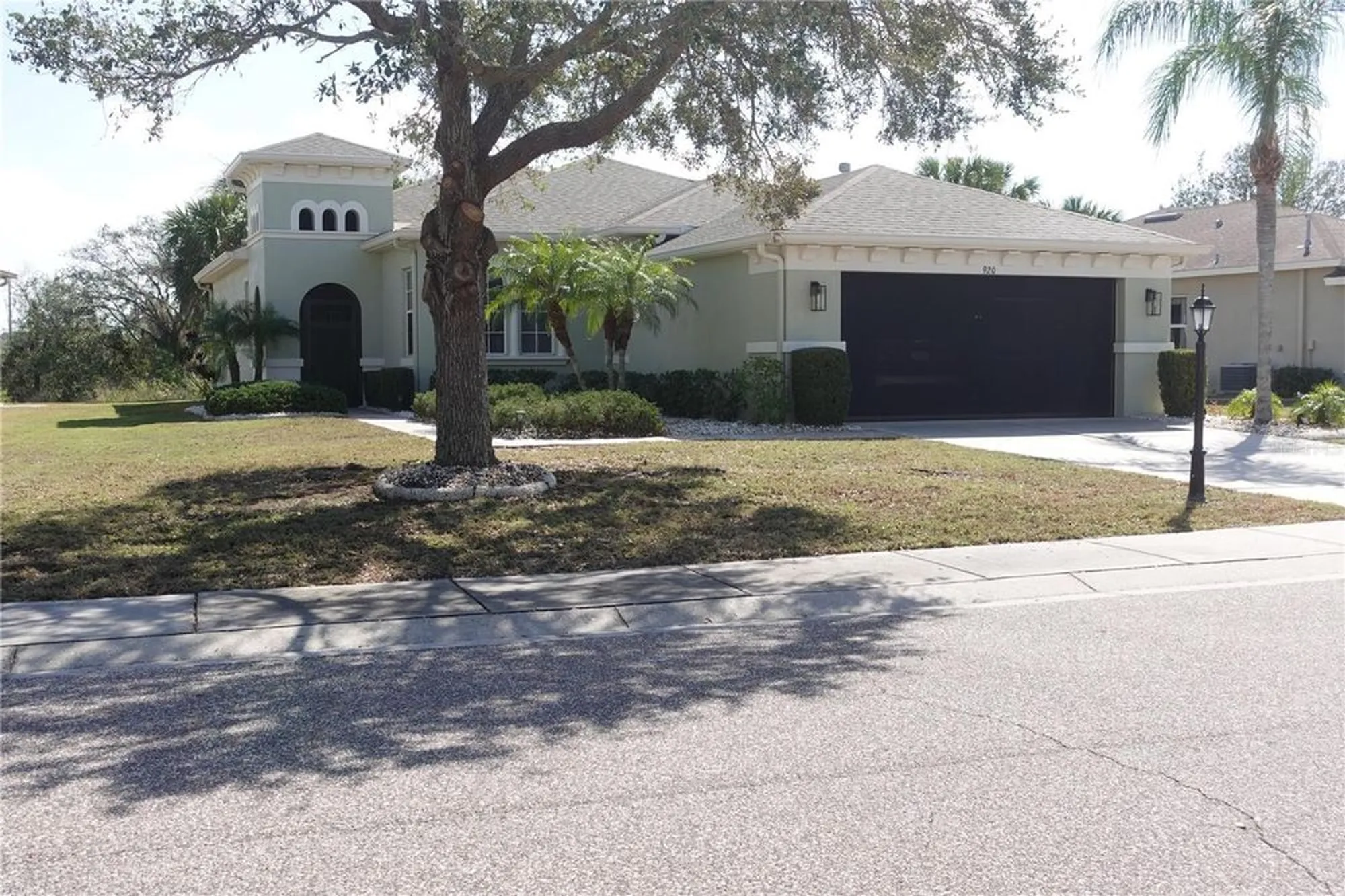 Property Slideshow image 2 of 44 | 920 regal manor way, Sun City Center, FL, 33573