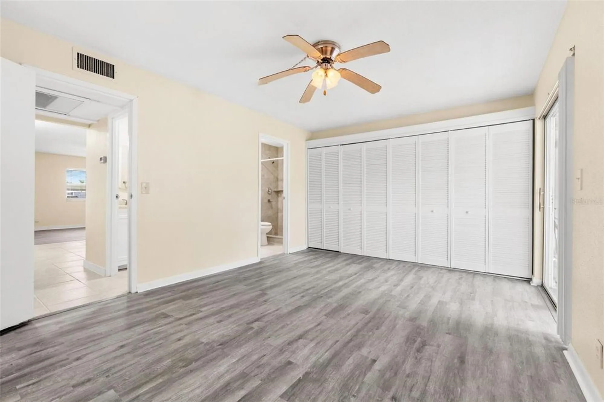 Property Slideshow image 14 of 33 | 201 bedford trl apt 123, Sun City Center, FL, 33573