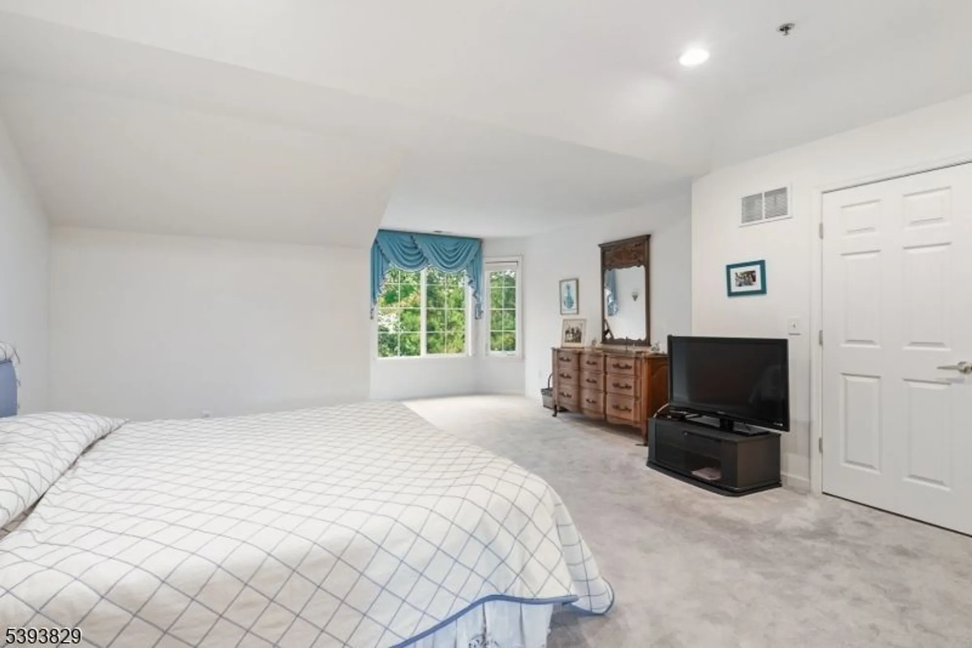 Property Slideshow image 22 of 40 | 613 maple ct, Garwood, NJ, 07027