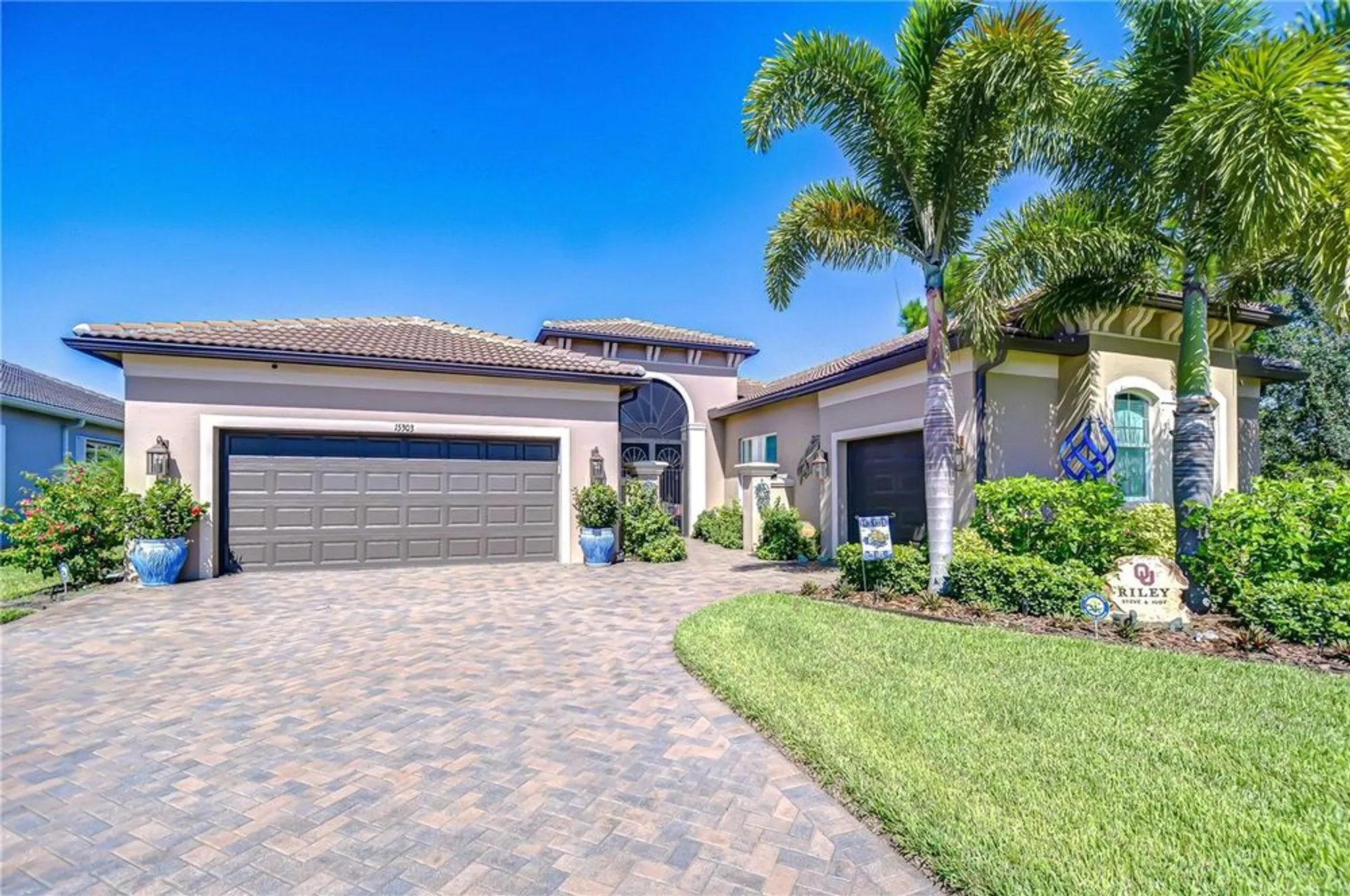Property Slideshow image 4 of 52 | 15303 valencia del sol st, Wimauma, FL, 33598