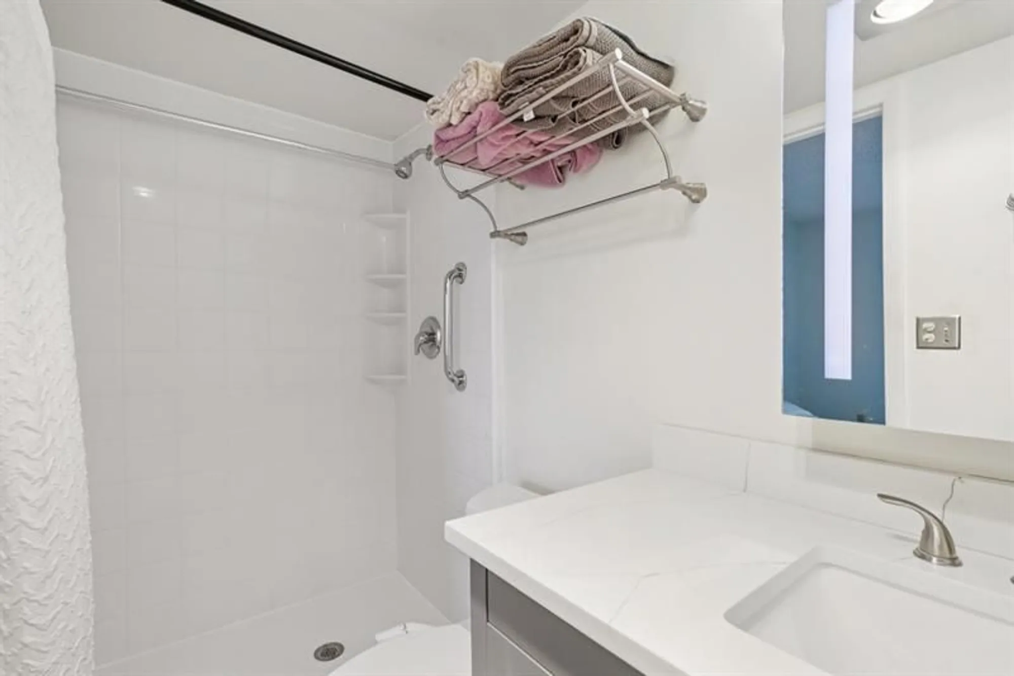 Property Slideshow image 24 of 39 | 1024 se 4th ave 204, Dania Beach, FL, 33004