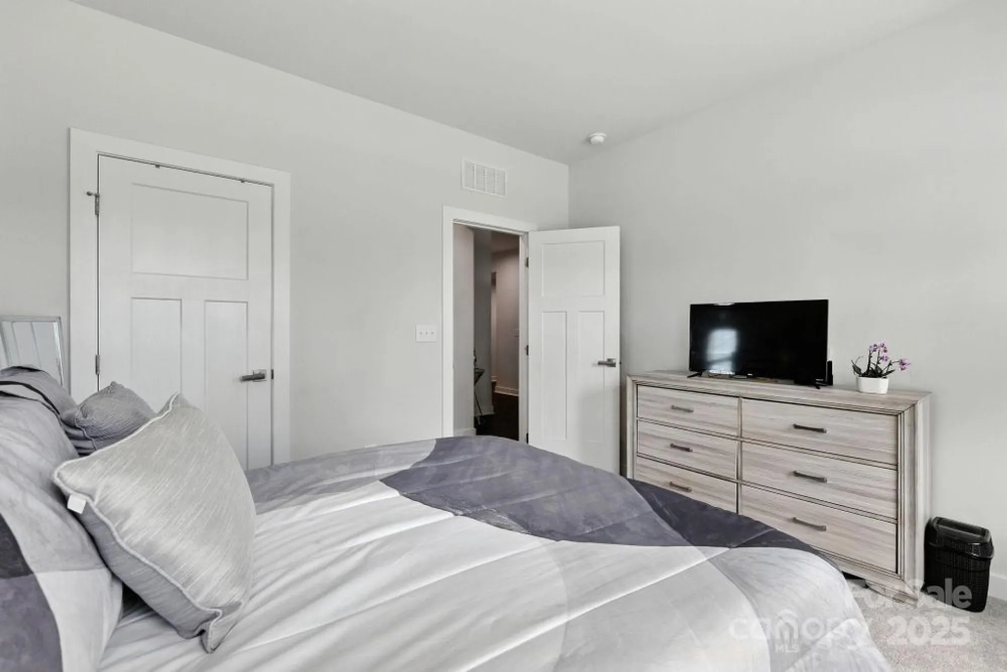 Property Slideshow image 17 of 32 | 5112 larewood dr, Charlotte, NC, 28215