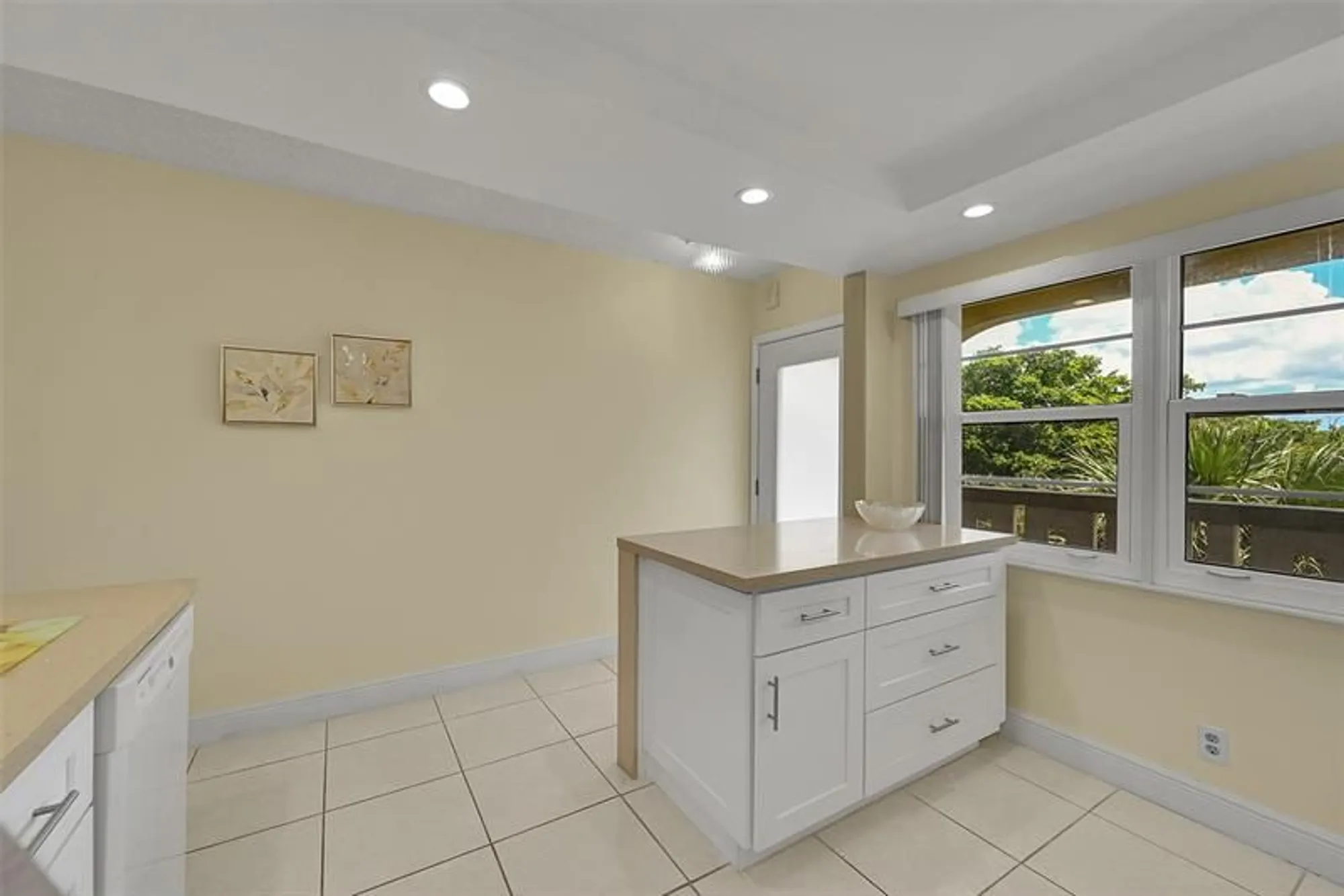 Property Slideshow image 14 of 44 | 2403 antigua cir c4, Coconut Creek, FL, 33066