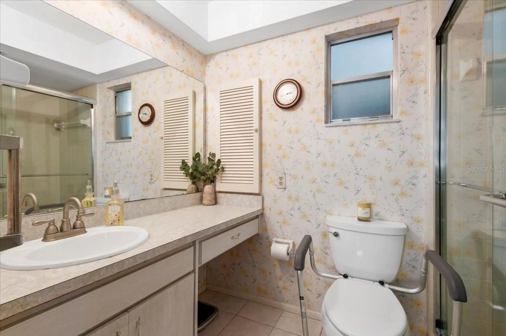 Property Slideshow image 15 of 36 | 3626 medford ln # 1537, Sarasota, FL, 34232