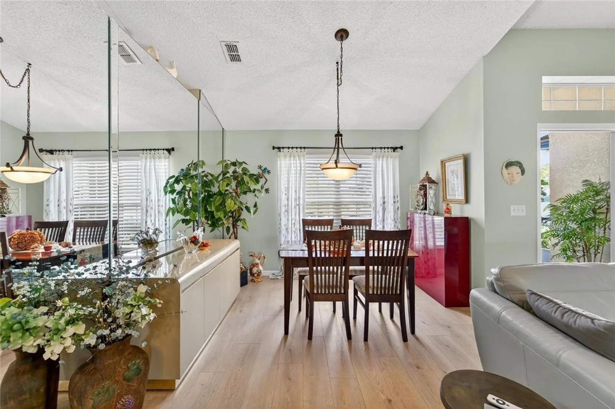 Property Slideshow image 8 of 73 | 326 caloosa palms ct, Sun City Center, FL, 33573