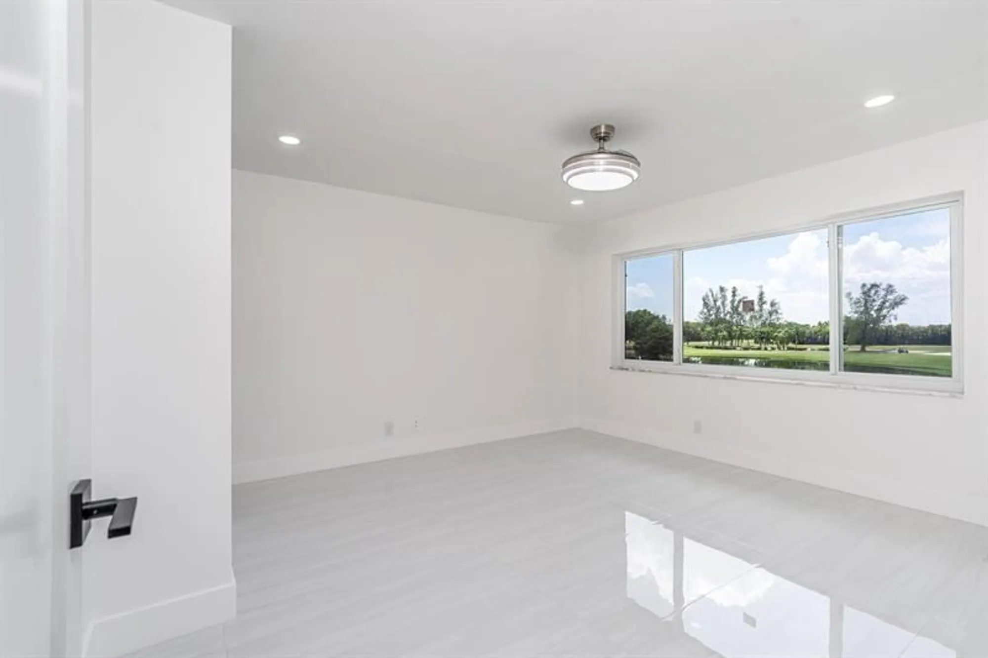 Property Slideshow image 3 of 61 | 9811 n hollybrook lake dr 308, Pembroke Pines, FL, 33025