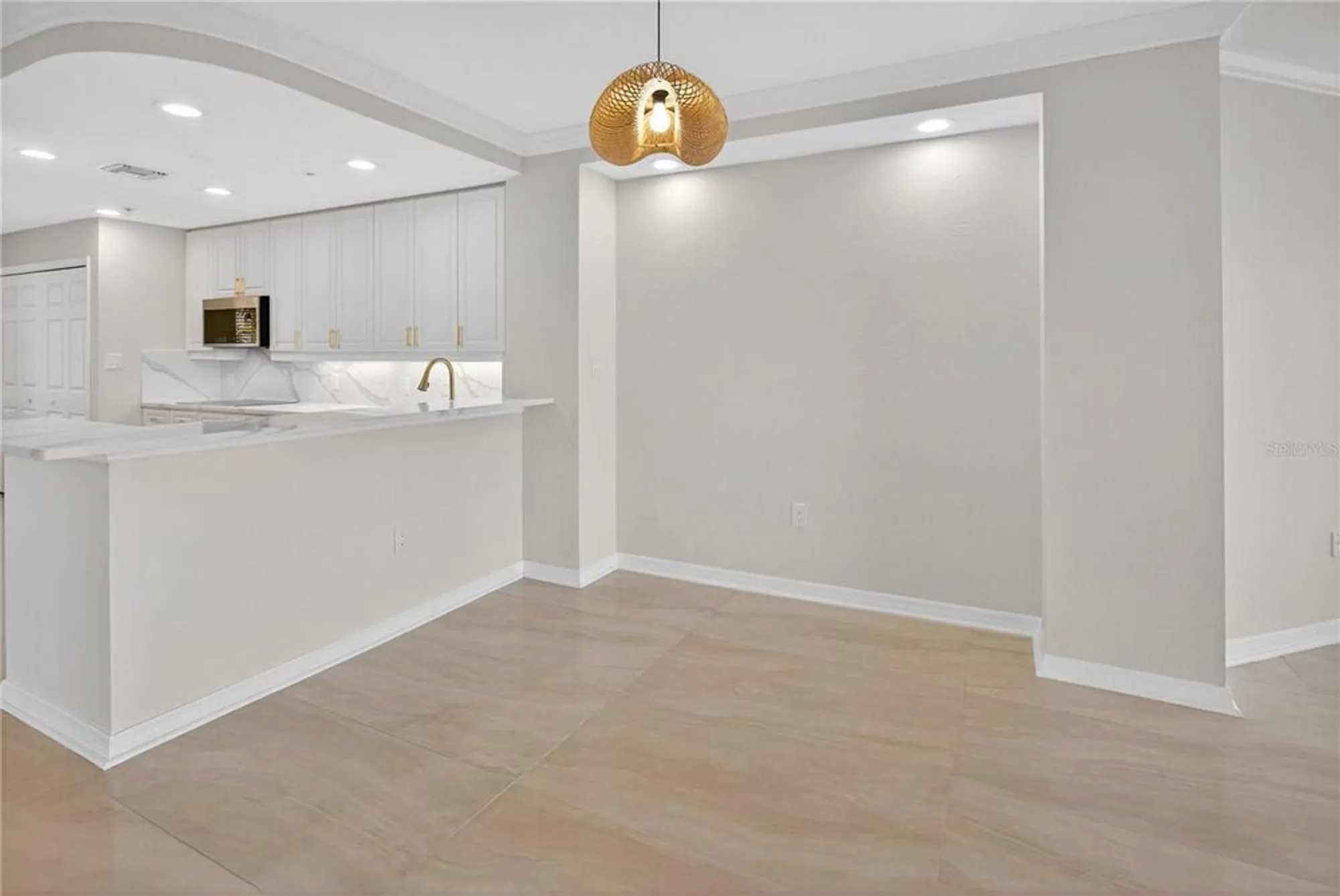 Property Slideshow image 14 of 59 | 5430 eagles point cir 202, Sarasota, FL, 34231