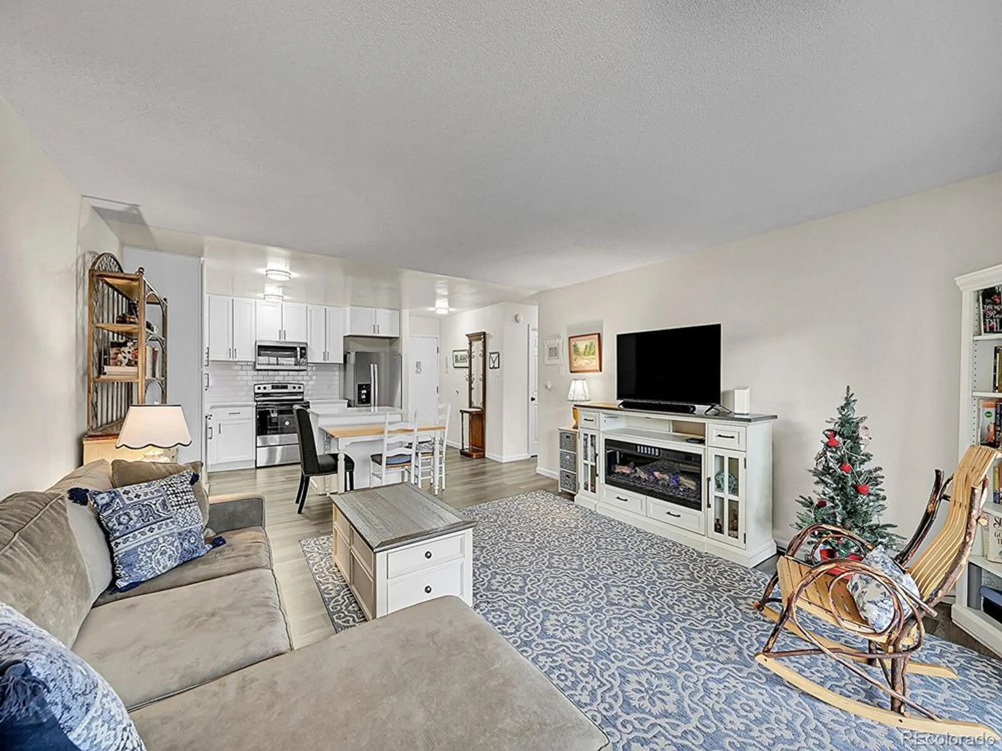 Property Slideshow image 6 of 47 | 645 s alton way 4c, Denver, CO, 80247