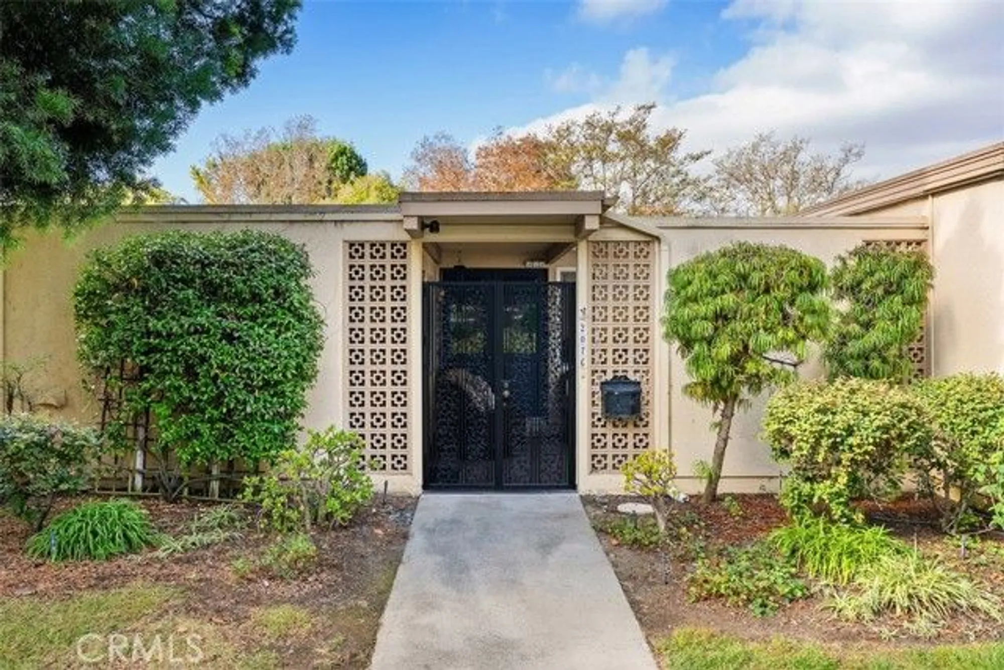 Property Slideshow image 1 of 54 | 207 avenida majorca c, Laguna Woods, CA, 92637