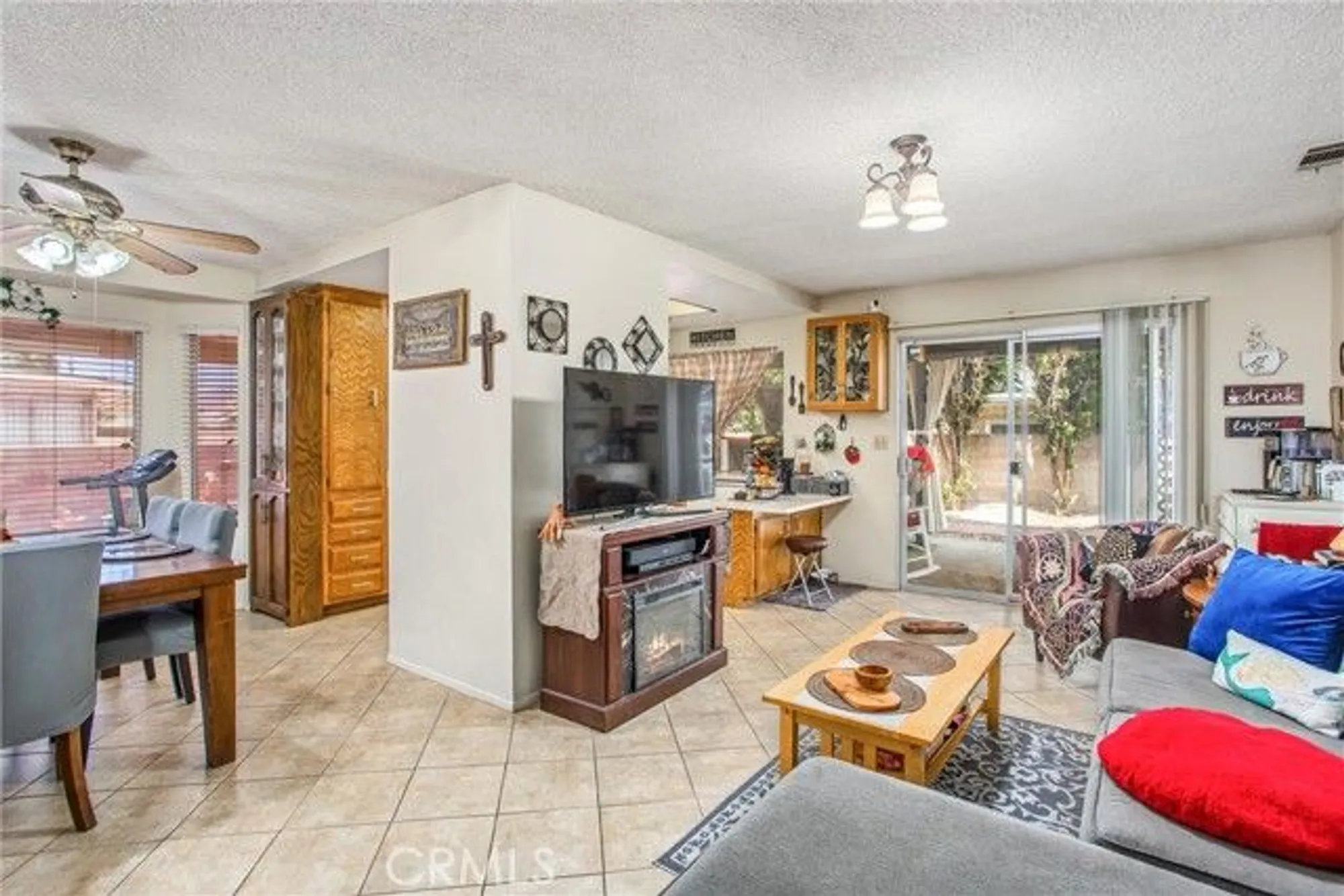Property Slideshow image 7 of 24 | 2307 el toro cir, Hemet, CA, 92545