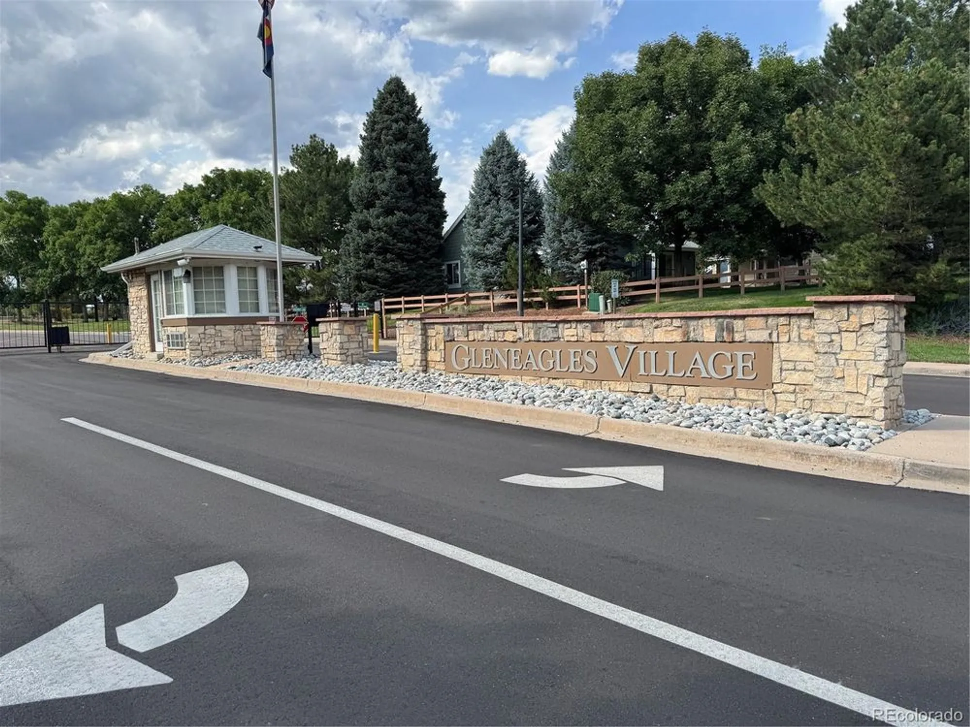 Property Slideshow image 25 of 31 | 41 canongate ln, Highlands Ranch, CO, 80130