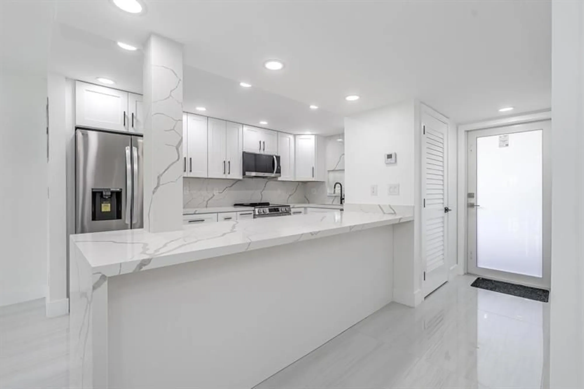 Property Slideshow image 13 of 61 | 9811 n hollybrook lake dr 308, Pembroke Pines, FL, 33025