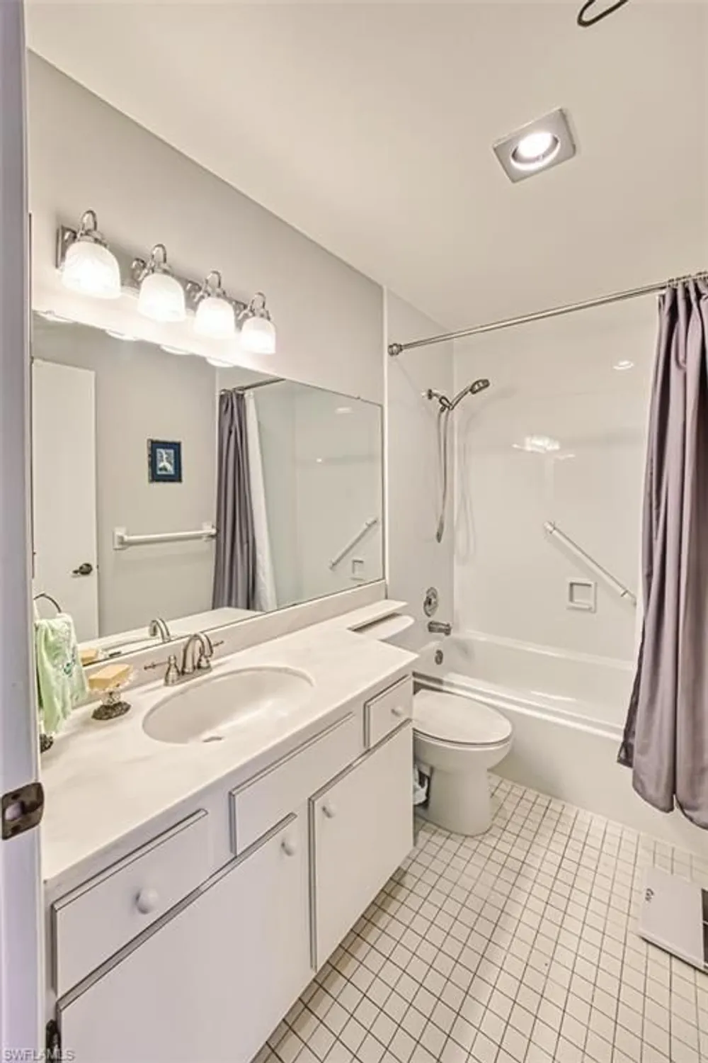 Property Slideshow image 14 of 50 | 1844 pine glade cir, Fort Myers, FL, 33907