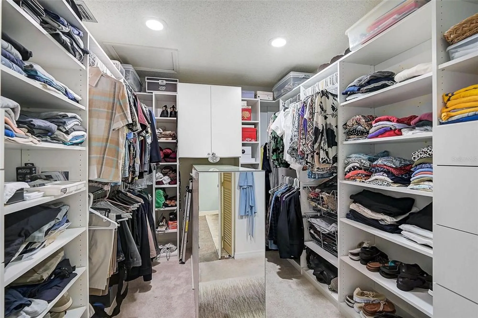 Property Slideshow image 22 of 61 | 3890 wilshire cir 27, Sarasota, FL, 34238