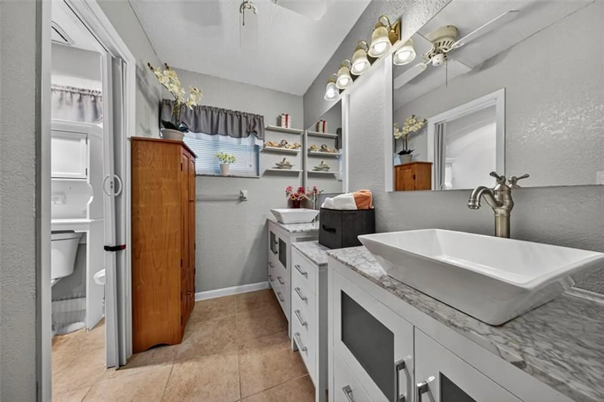 Property Slideshow image 31 of 50 | 9812 nw 75th ct, Tamarac, FL, 33321