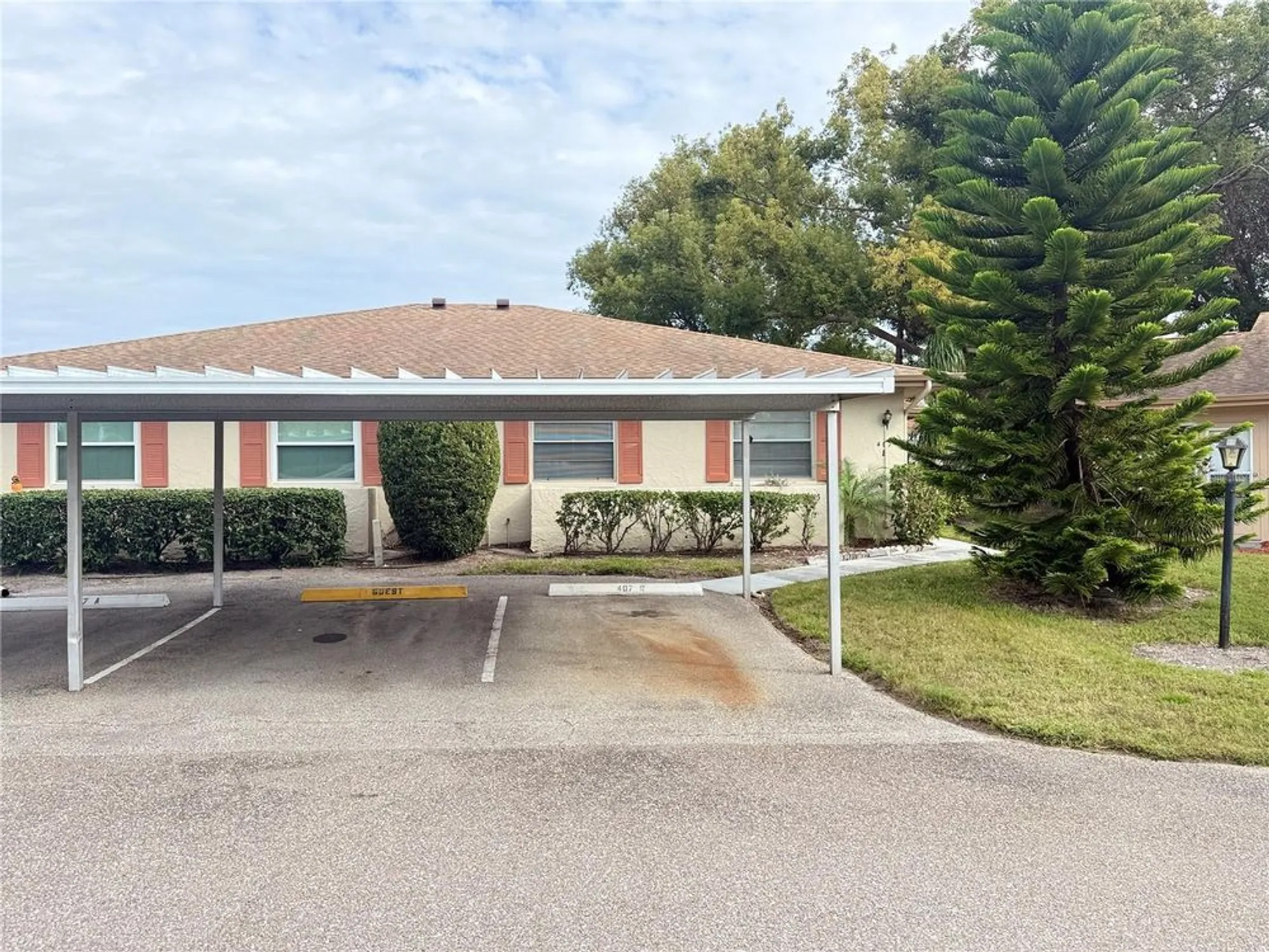 Property Slideshow image 1 of 37 | 407 feltham trl unit b, Sun City Center, FL, 33573