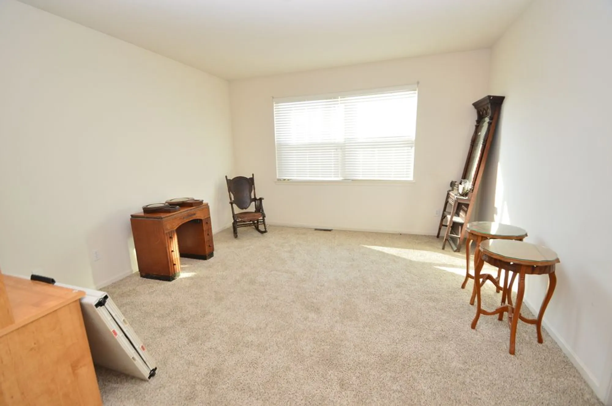 Property Slideshow image 12 of 27 | 733 s mecosta ln, Romeoville, IL, 60446