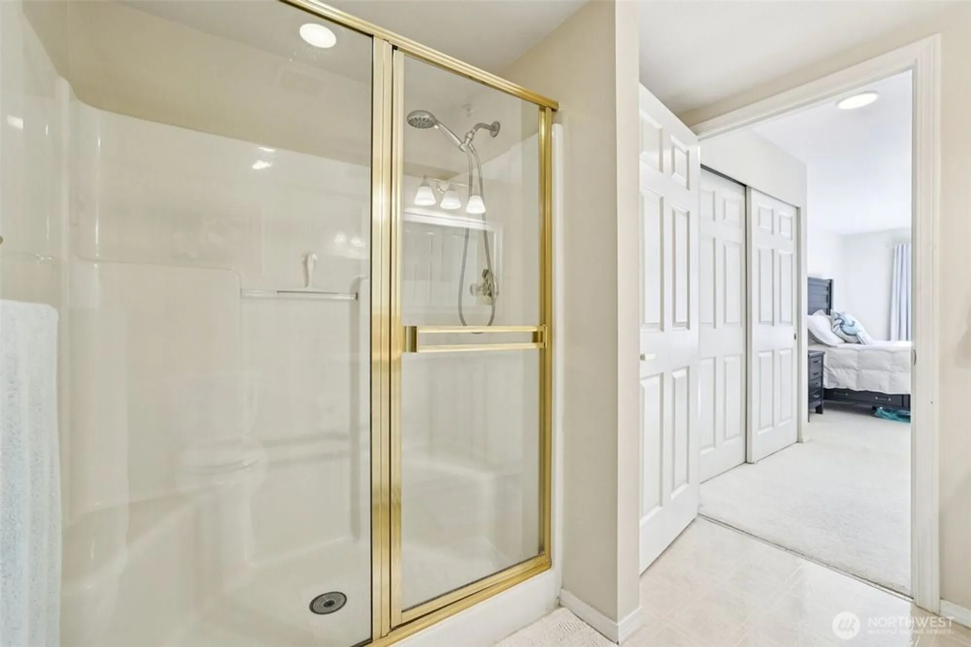 Property Slideshow image 15 of 32 | 4109 224th ln 207, Issaquah, WA, 98029