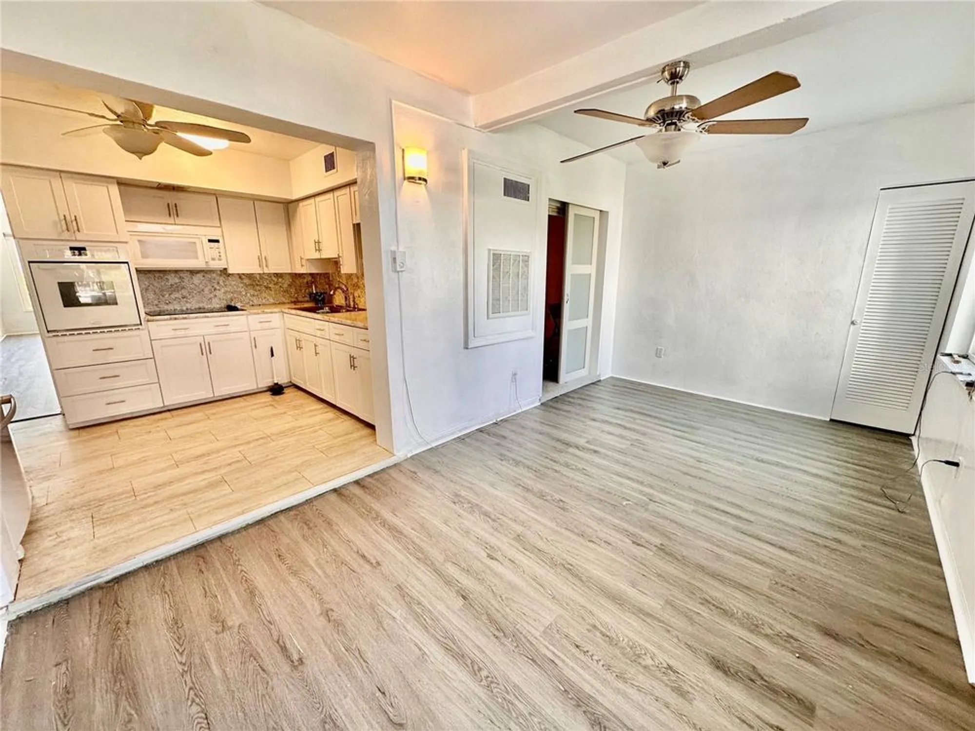 Property Slideshow image 20 of 43 | 2454 australia way 12, Clearwater, FL, 33763