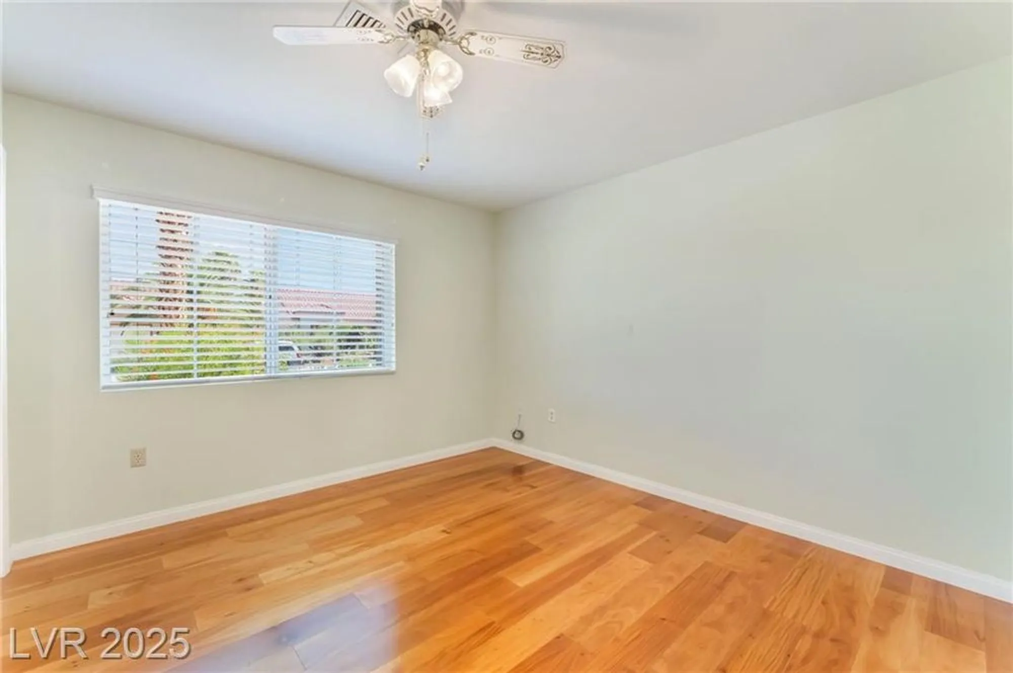 Property Slideshow image 19 of 31 | 2601 desert sands dr, Las Vegas, NV, 89134