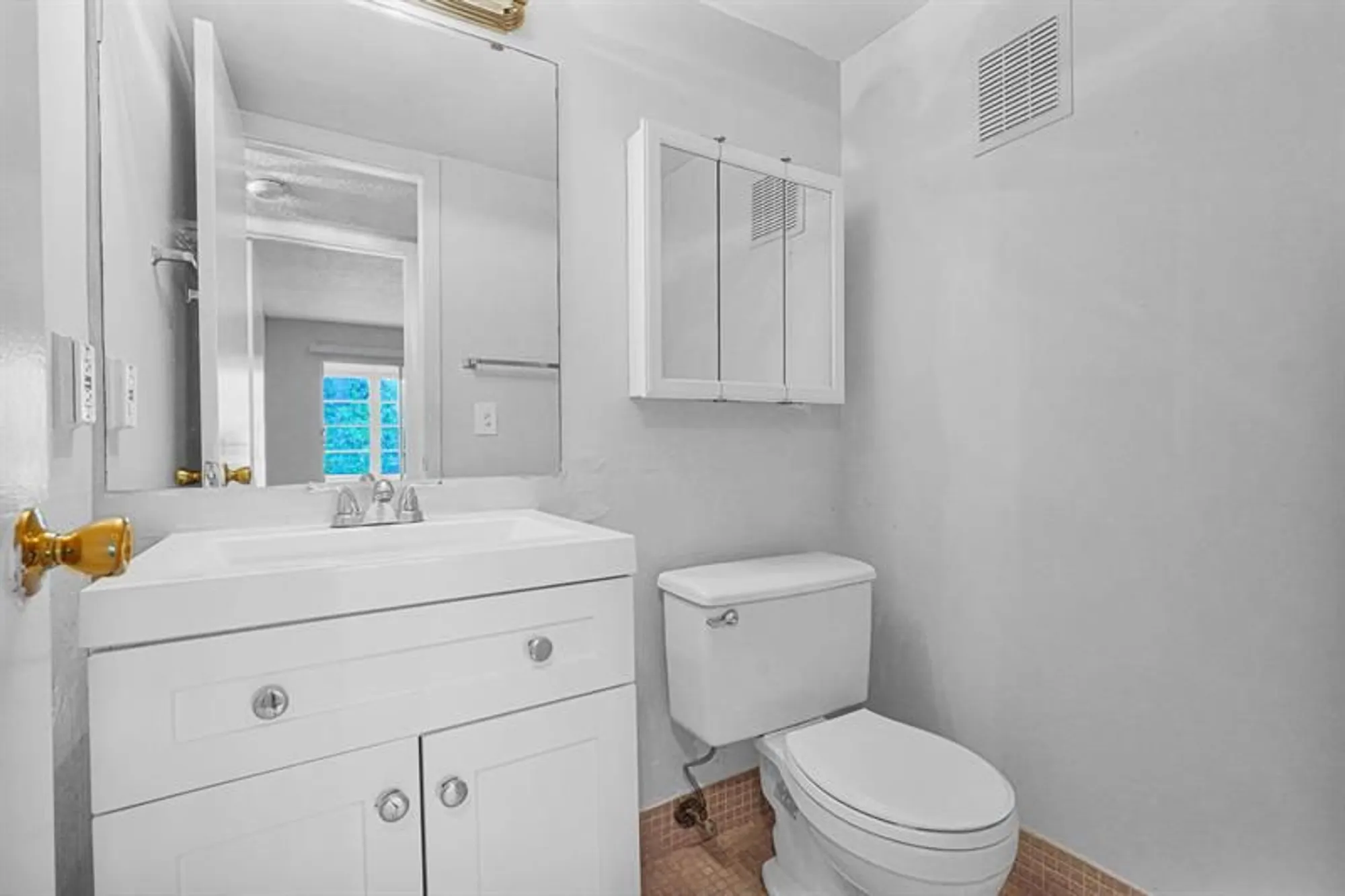 Property Slideshow image 14 of 47 | 2038 newport h # 2038, Deerfield Beach, FL, 33442