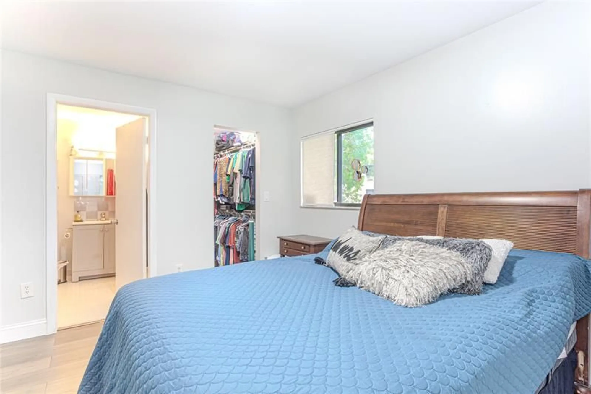 Property Slideshow image 11 of 25 | 10675 w clairmont cir # 202, Tamarac, FL, 33321