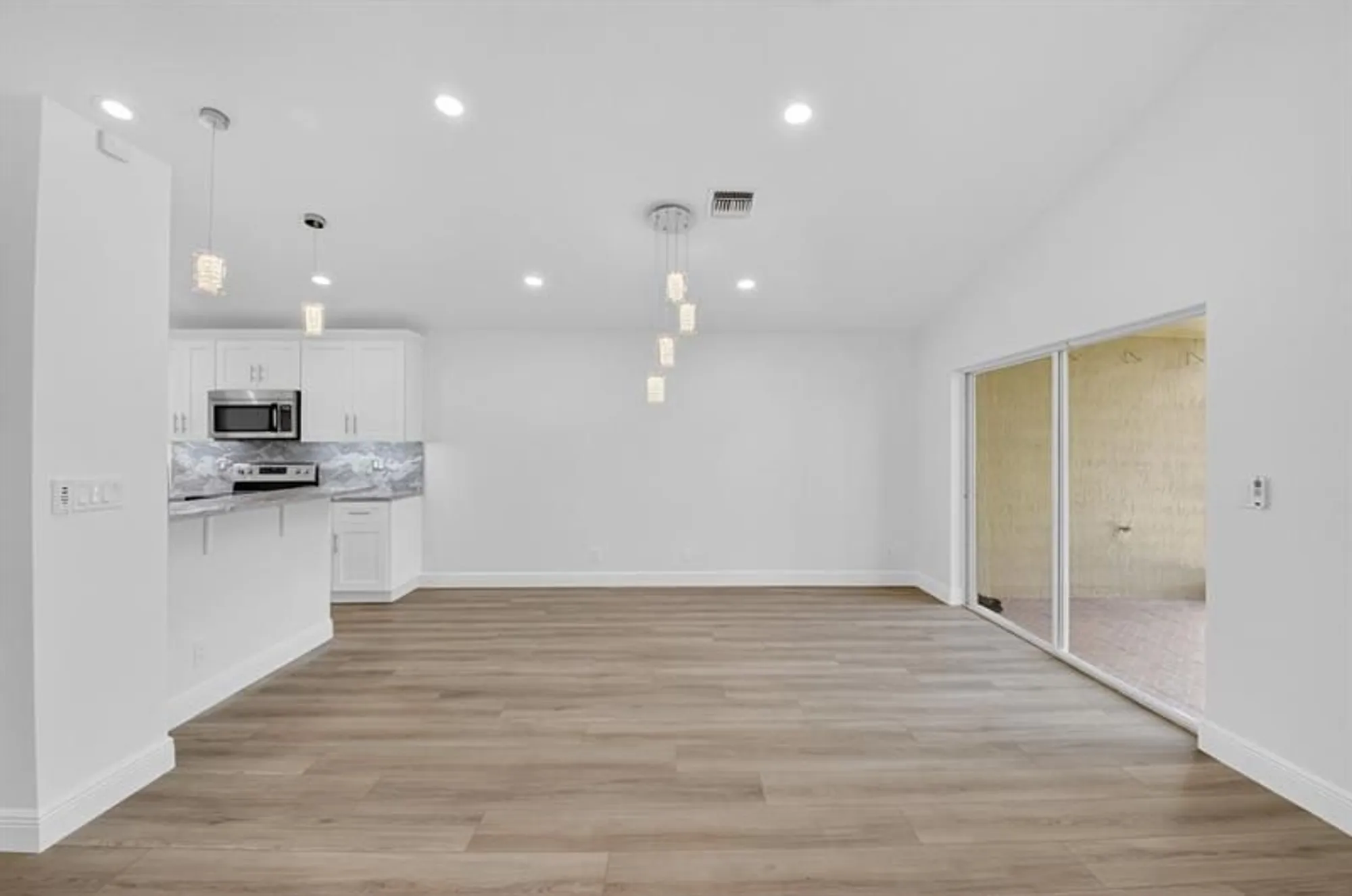 Property Slideshow image 10 of 62 | 5891 royal isles blvd, Boynton Beach, FL, 33437