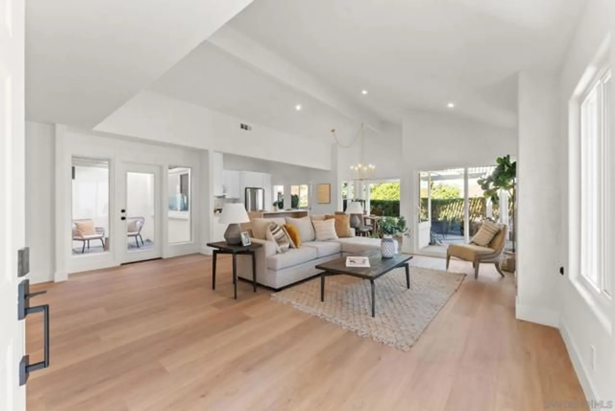 Property Slideshow image 7 of 33 | 5030 alicante way, Oceanside, CA, 92056