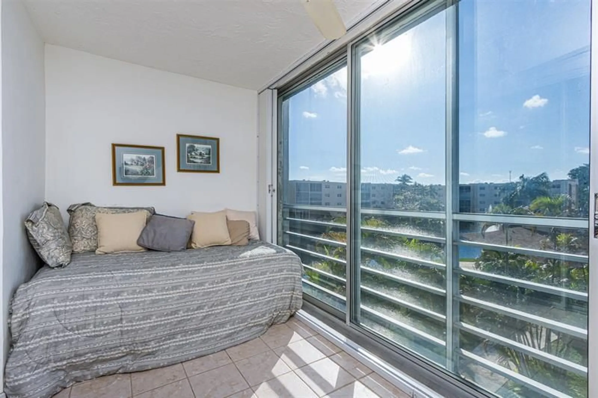 Property Slideshow image 19 of 42 | 414 se 10th st 302, Dania Beach, FL, 33004