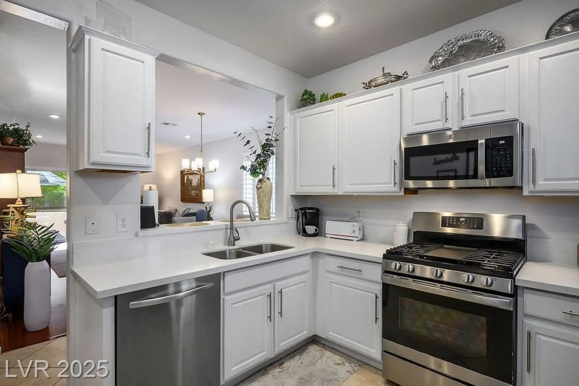 Property Slideshow image 12 of 27 | 2565 cosmic dust st, Henderson, NV, 89044