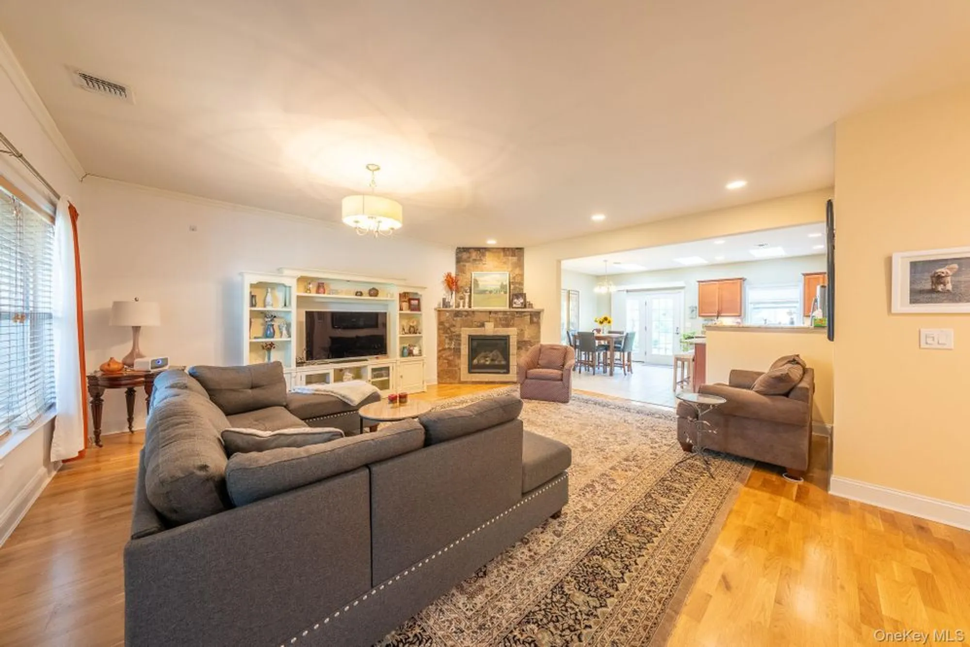 Property Slideshow image 6 of 22 | 18 kennsington ct, Riverhead, NY, 11901