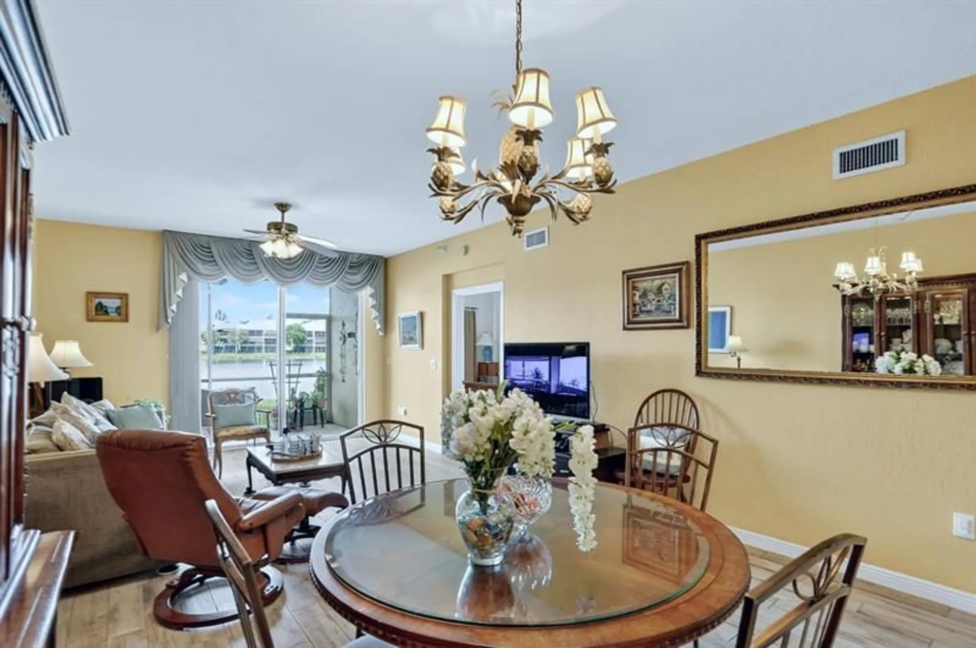 Property Slideshow image 11 of 31 | 7635 southampton ter 117, Tamarac, FL, 33321