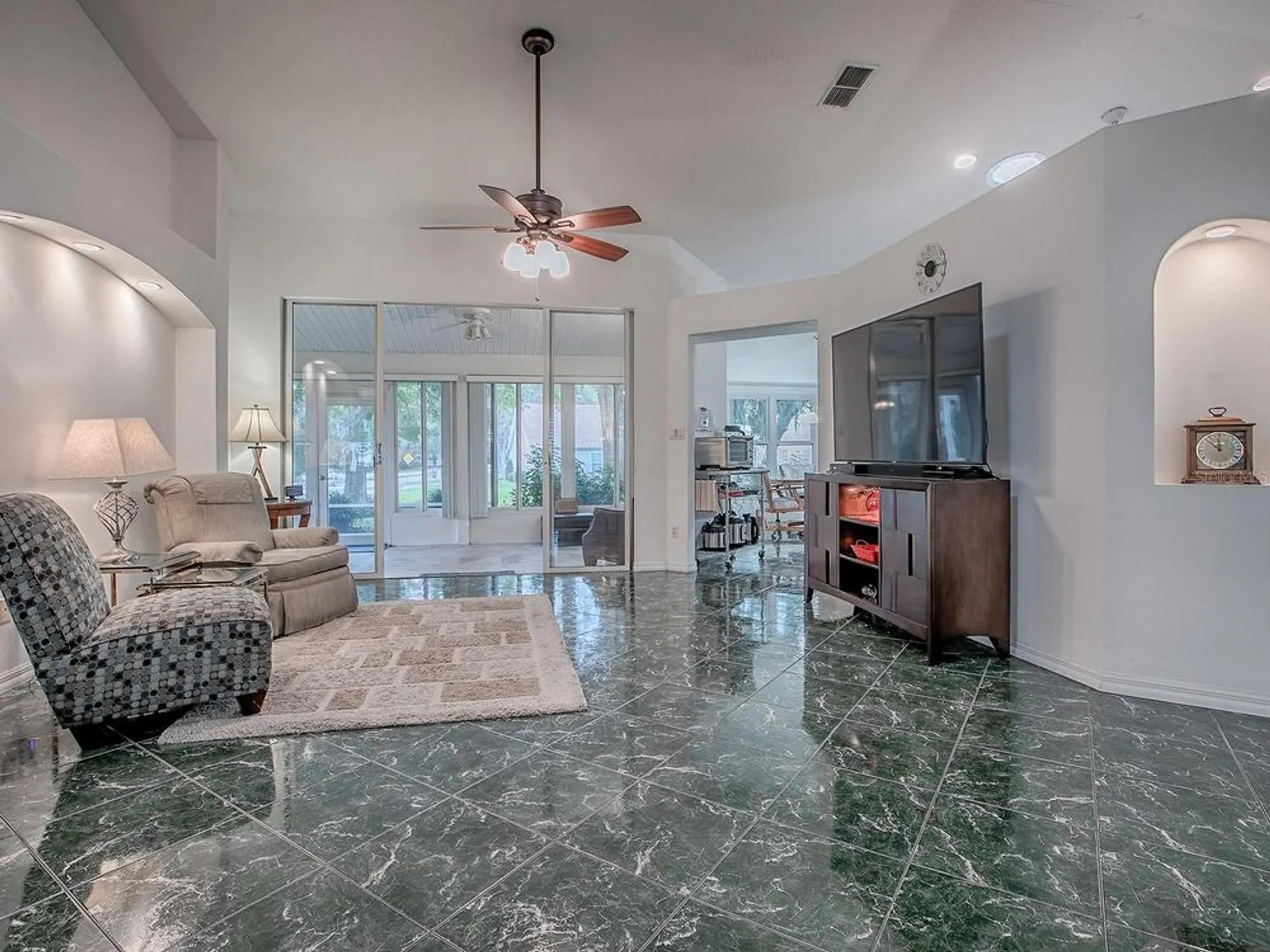 Property Slideshow image 9 of 67 | 25348 crestwater dr, Leesburg, FL, 34748