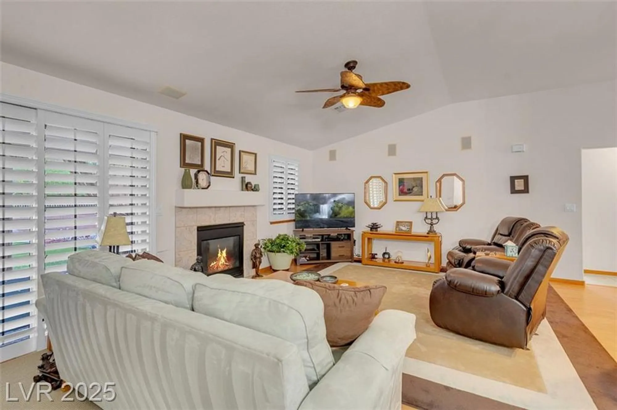 Property Slideshow image 8 of 46 | 5204 rim view ln, Las Vegas, NV, 89130
