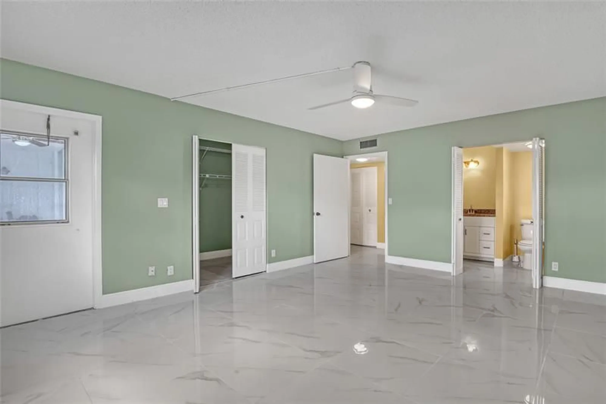 Property Slideshow image 20 of 28 | 6850 10th ave 101, Lake Worth, FL, 33467