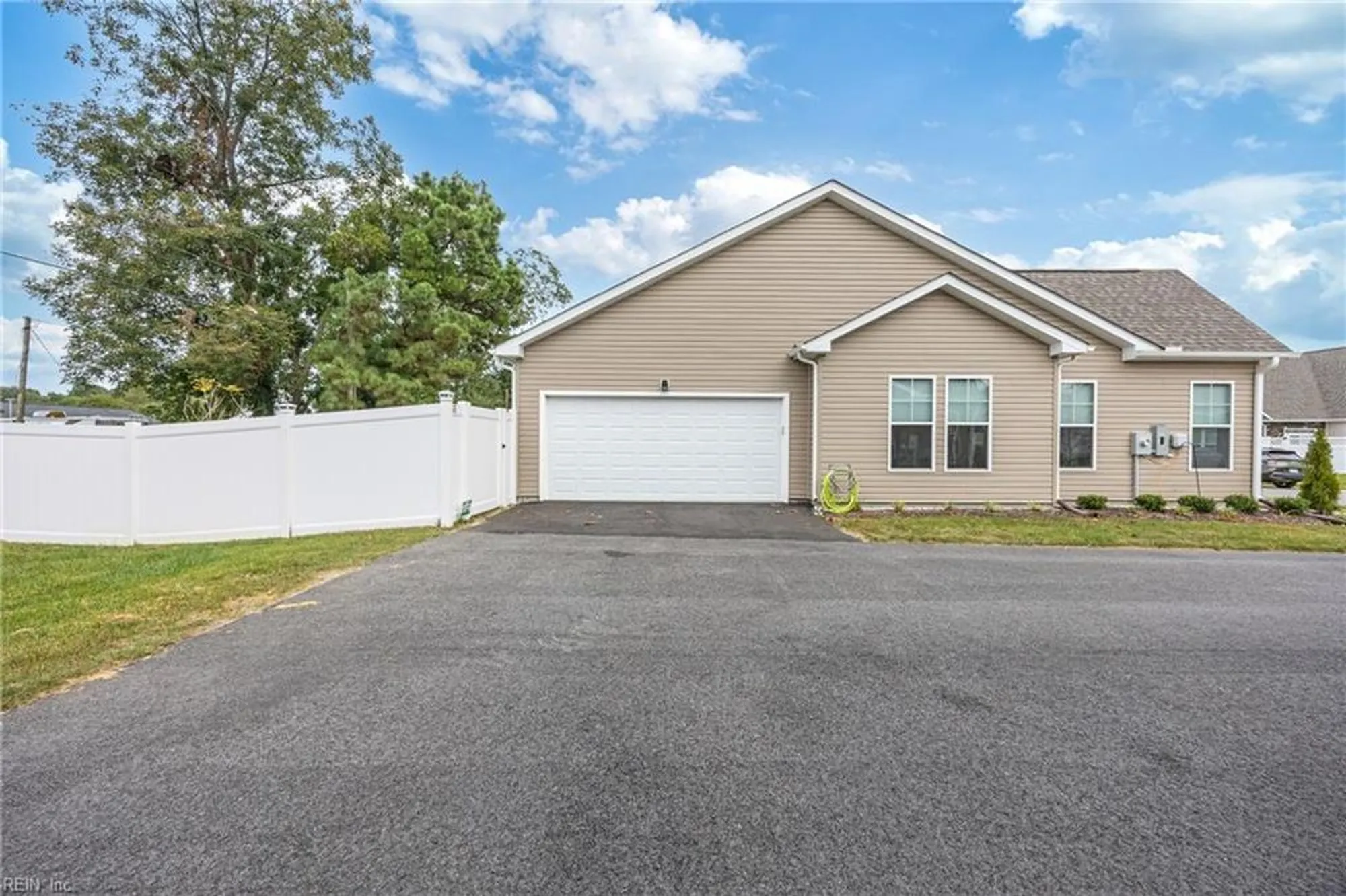 Property Slideshow image 28 of 39 | 221 richmond ave, Smithfield, VA, 23430