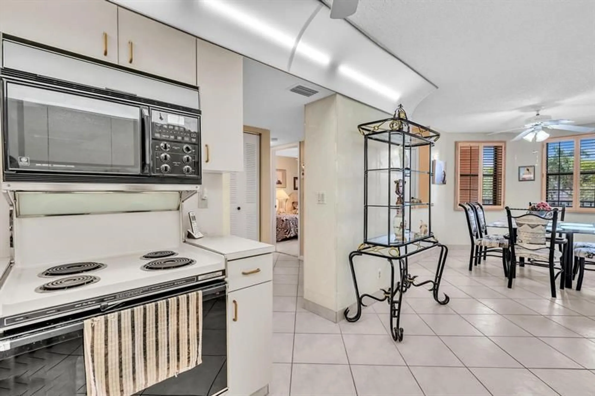 Property Slideshow image 10 of 83 | 7449 fairfax dr 211, Tamarac, FL, 33321