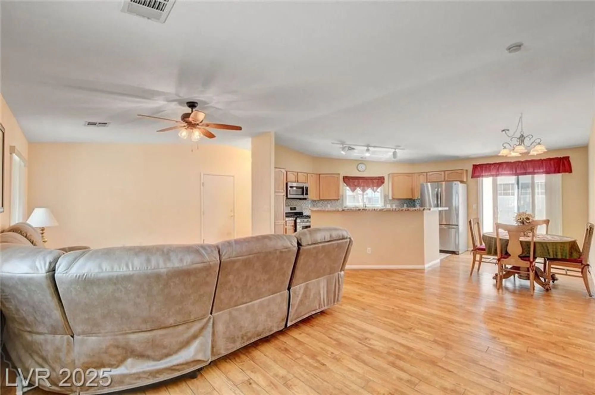 Property Slideshow image 9 of 56 | 5043 mascaro dr, Las Vegas, NV, 89122