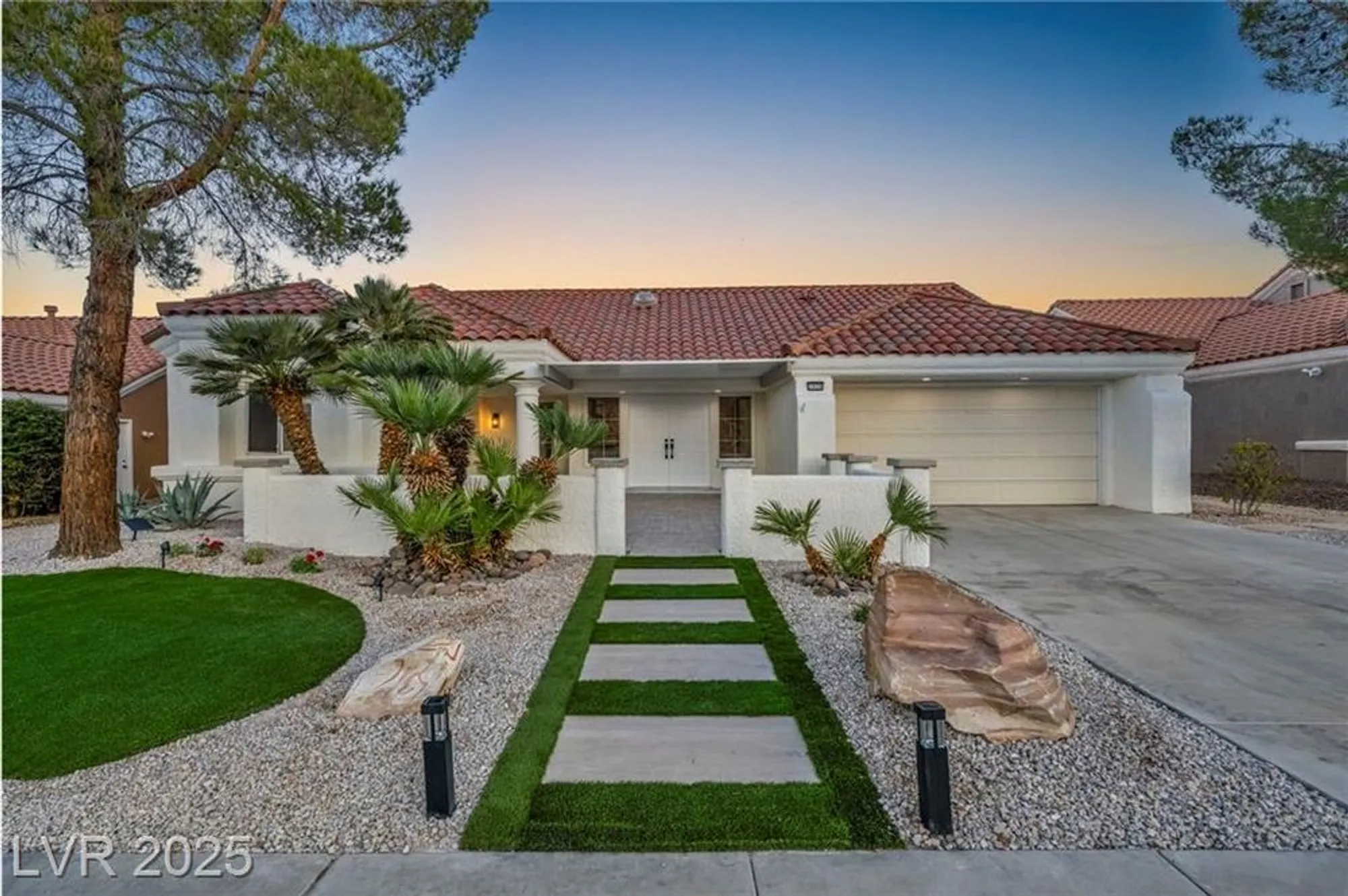 Property Slideshow image 43 of 70 | 2920 crown ridge dr, Las Vegas, NV, 89134