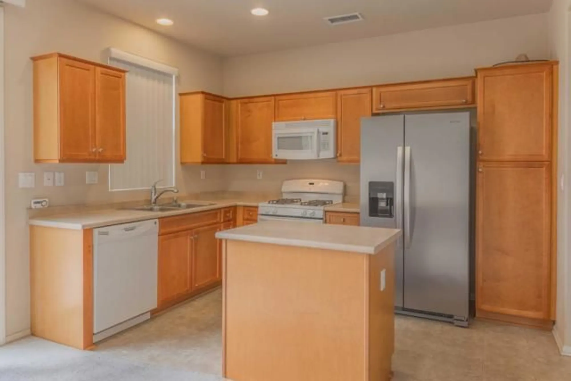 Property Slideshow image 9 of 21 | 81701 avenida de baile, Indio, CA, 92203